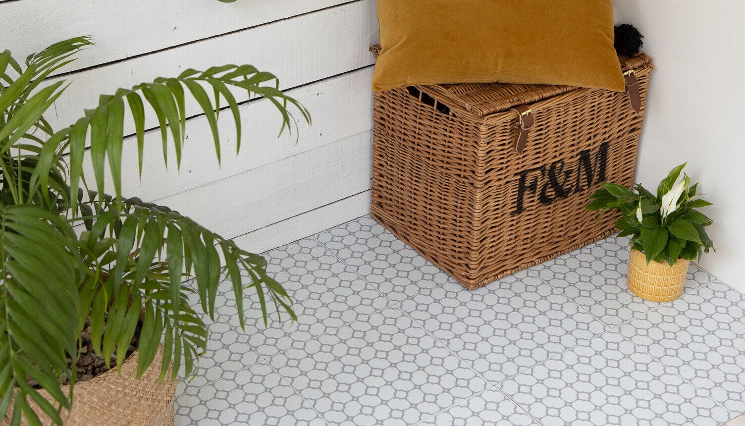 PŁYTKI PANELE WINYLOWE SAMOPRZYLEPNE PCV WZÓR KWIATY MOZAIKA Producent D-C-FIX