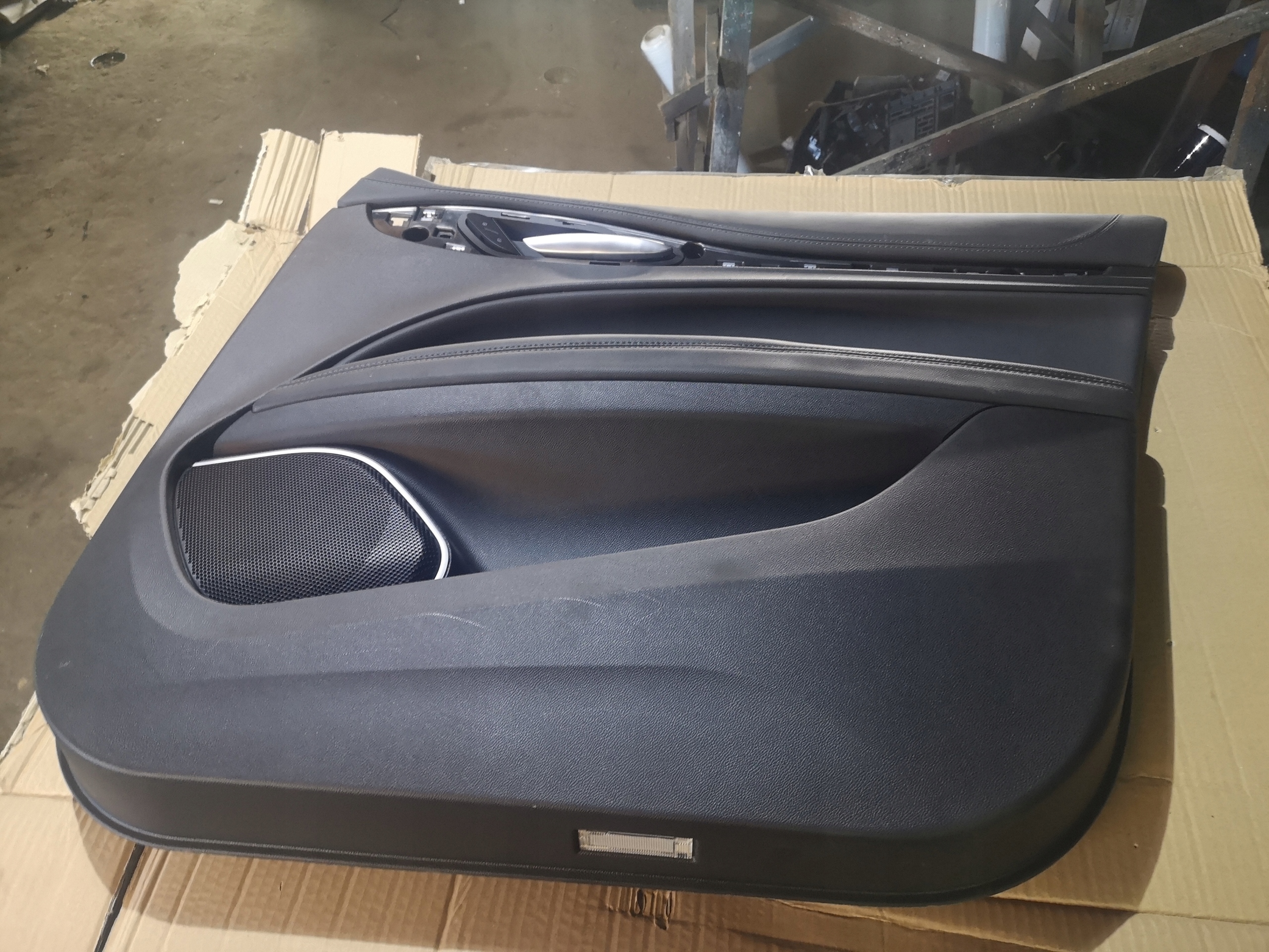 Alfa Romeo Stelvio бекон двери левый и правый 17-