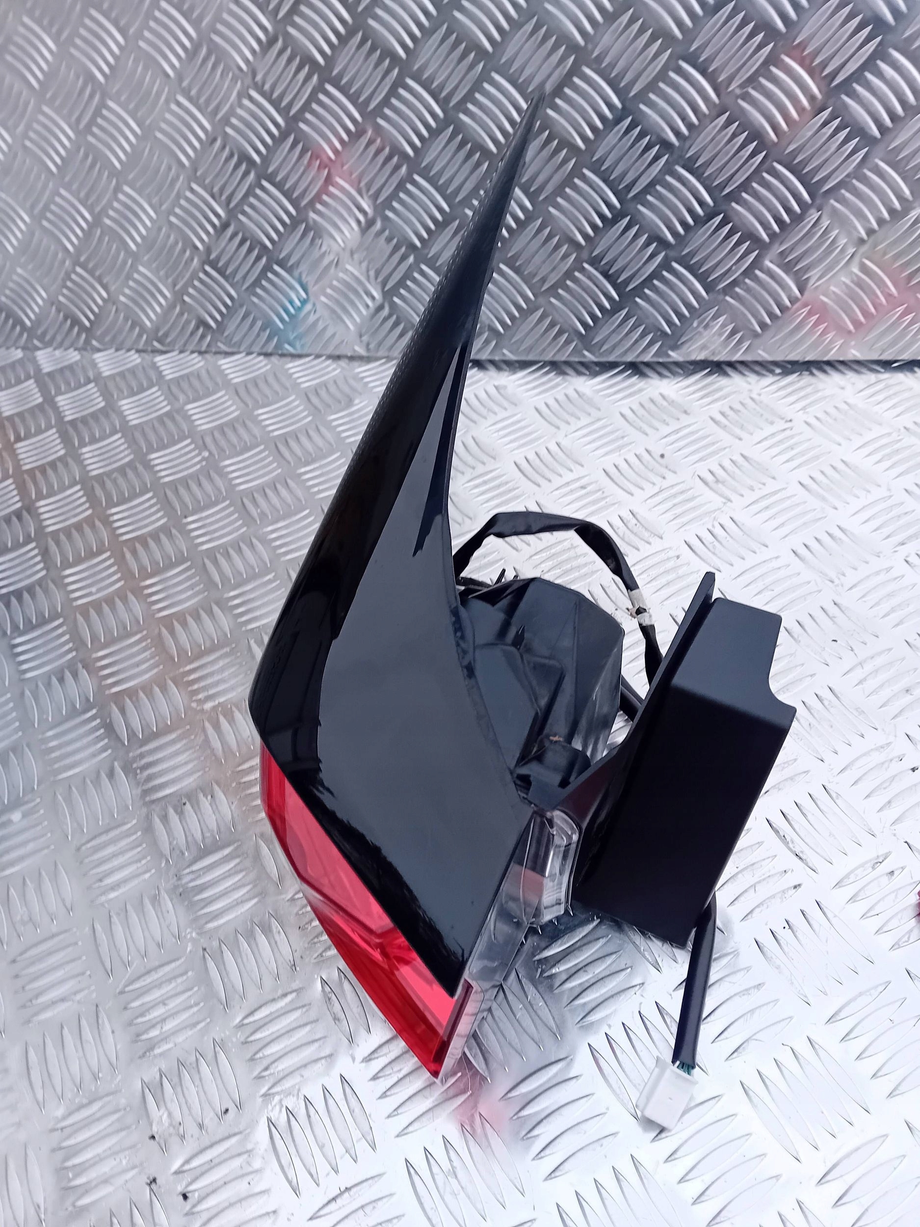 фонарь левый lexus NX