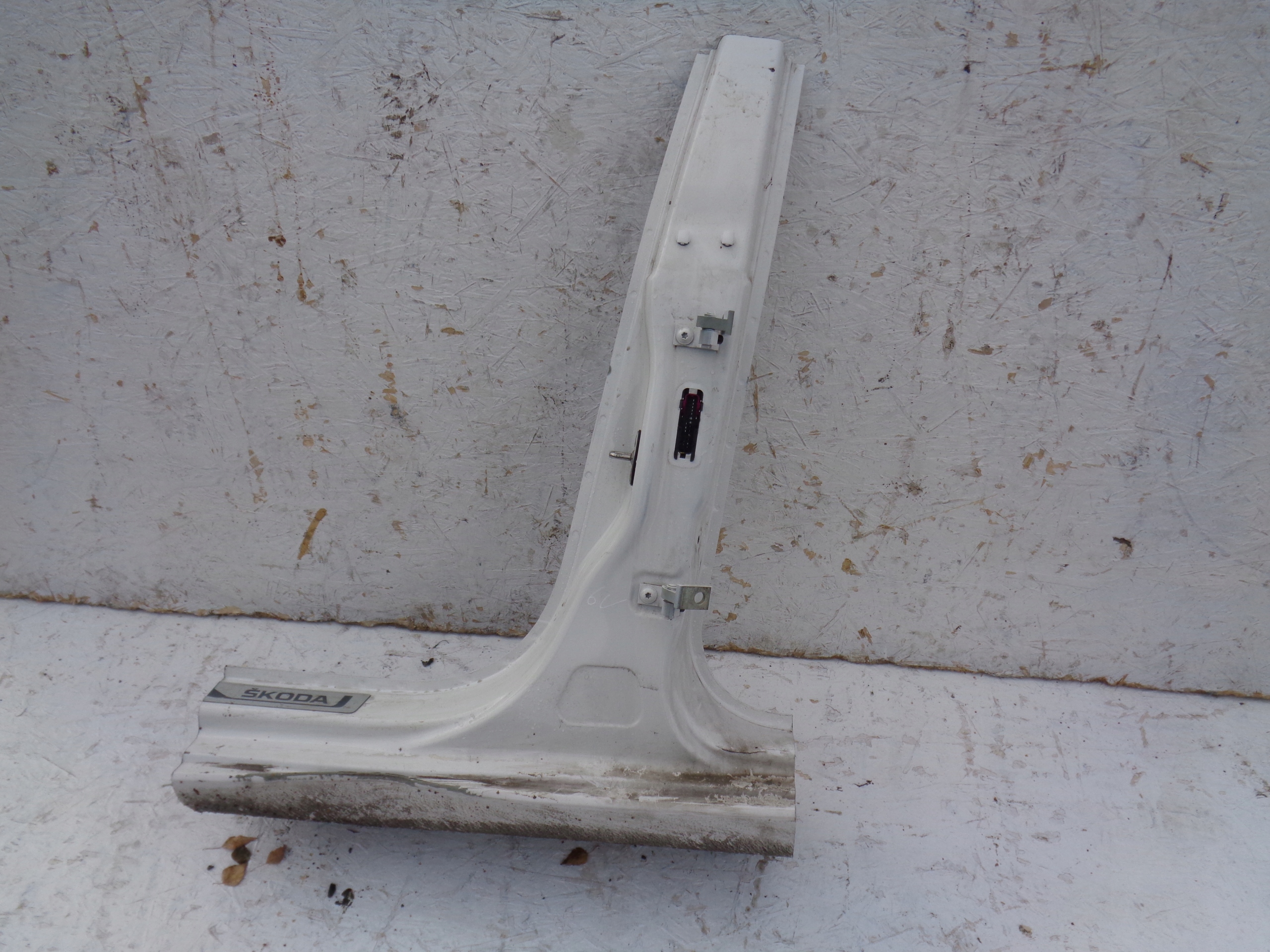 FABIA III 3 порог центральная стойка левая 14-21r