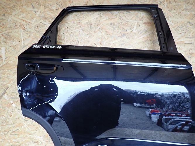 SEAT ATECA KAROQ 16- door right rear. rear part