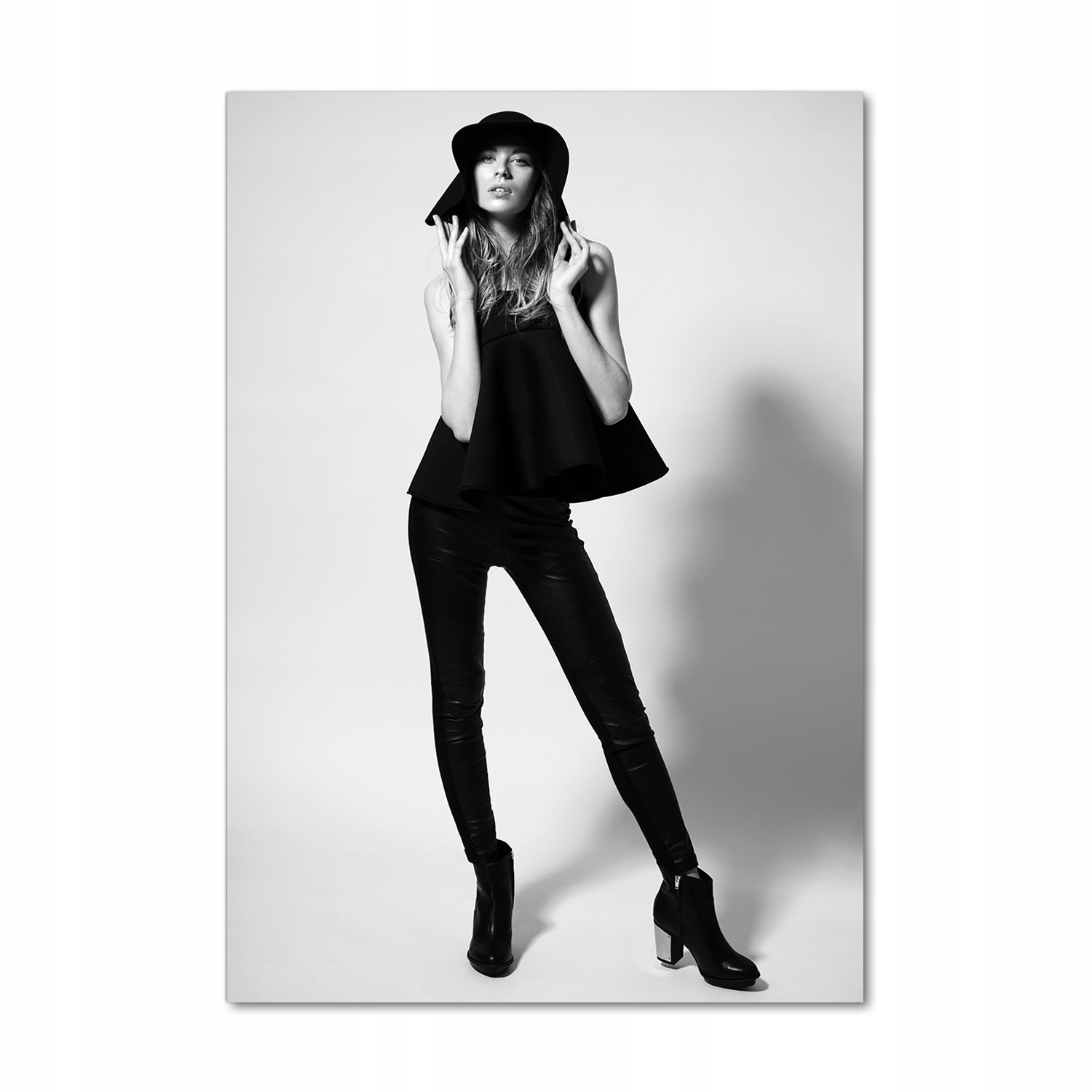 

Foto obraz szkło akrylowe Kobieta w czerni 70x100