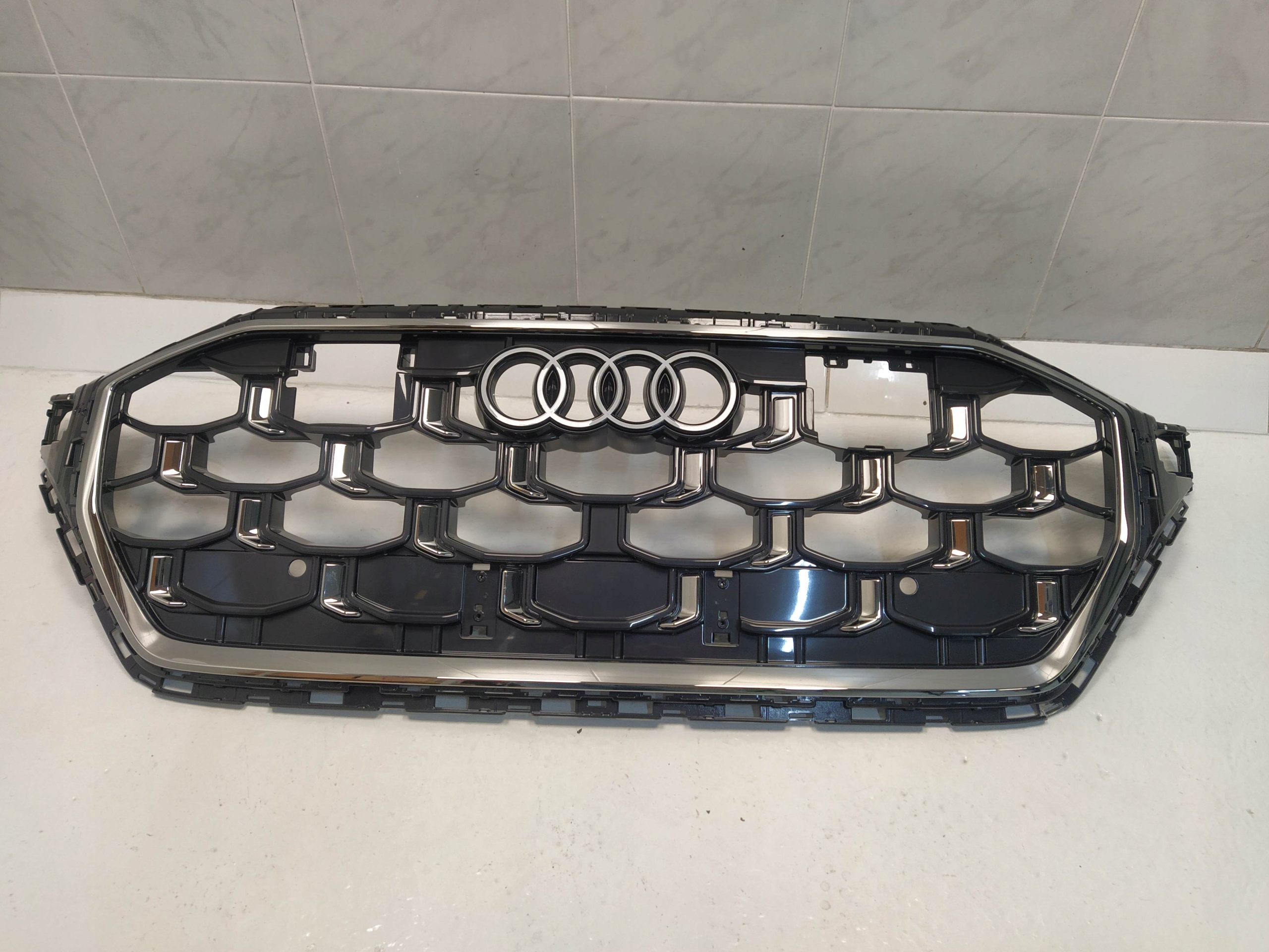 AUDI Q8 S-LINE 2024- GRILL ATRAPA CHŁODNICY Numer katalogowy części 4M8853651BS