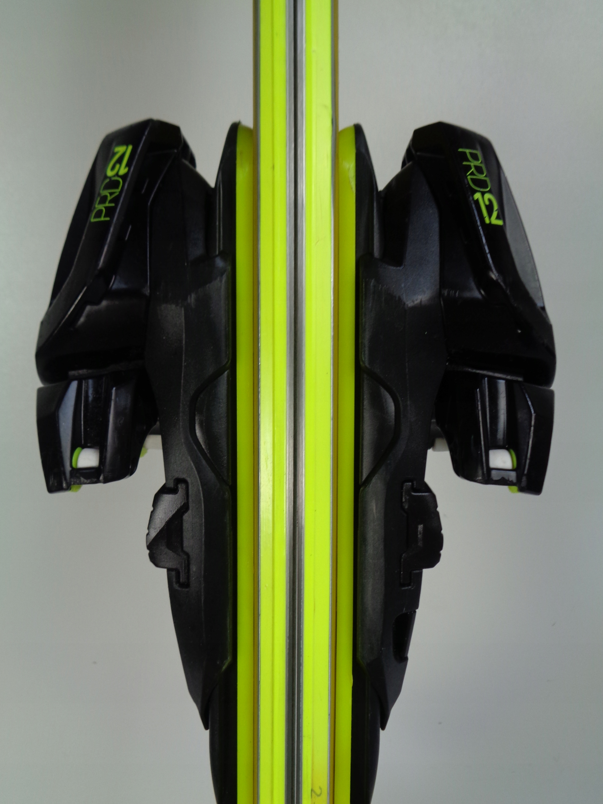 HEAD SUPERSHAPE E-SPEED 156+ SKI RZEP Twardość (flex) twarde