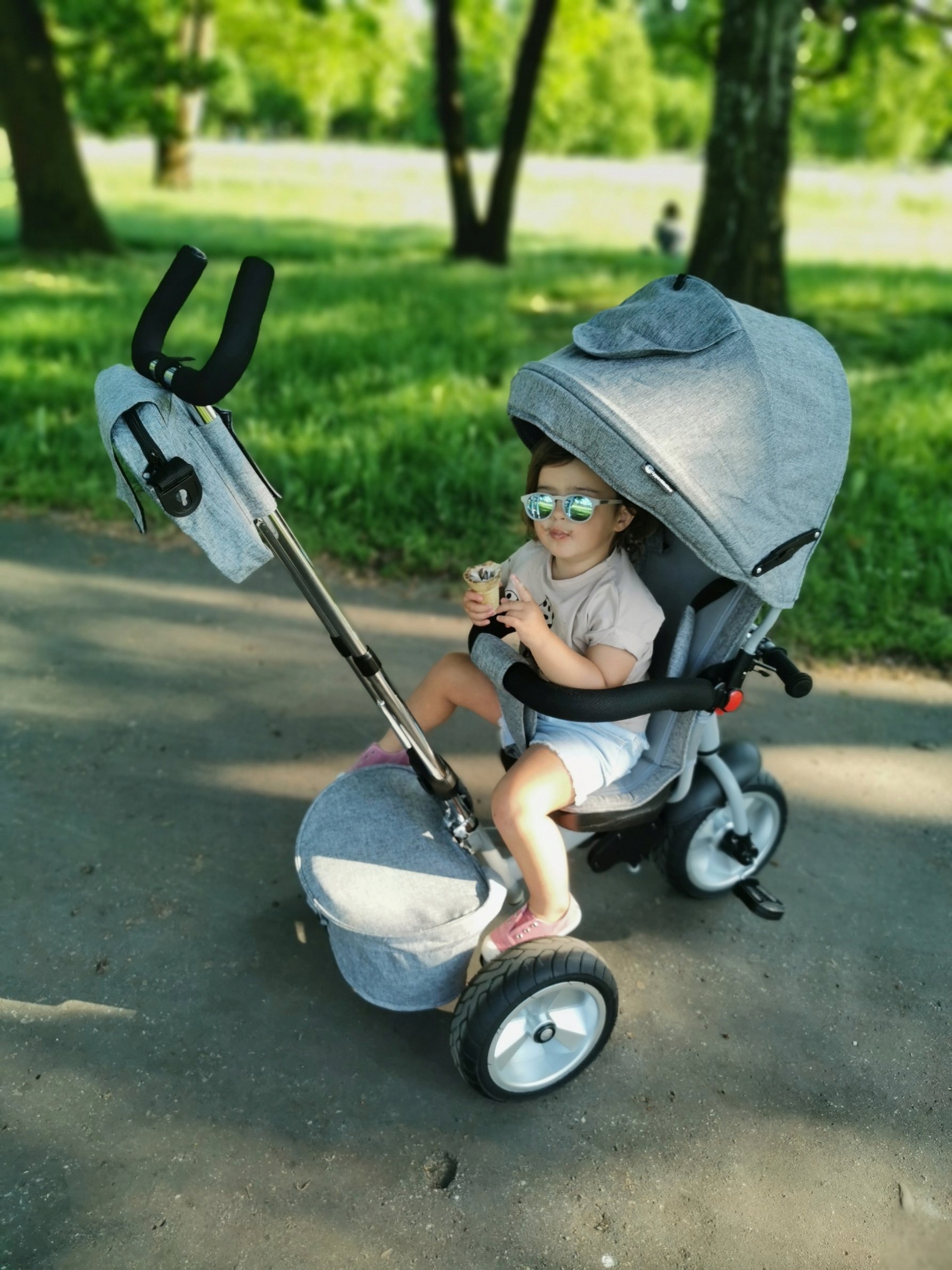 Rowerek Trójkołowy 4w1 Pompowane Koła Zdejmowany Daszek Wolne Koło Solidny Marka HyperMotion