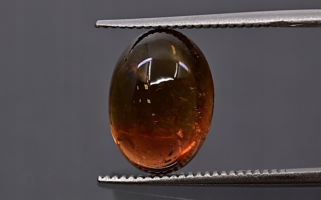 Turmalín kabošon ovál 11,1x8 mm