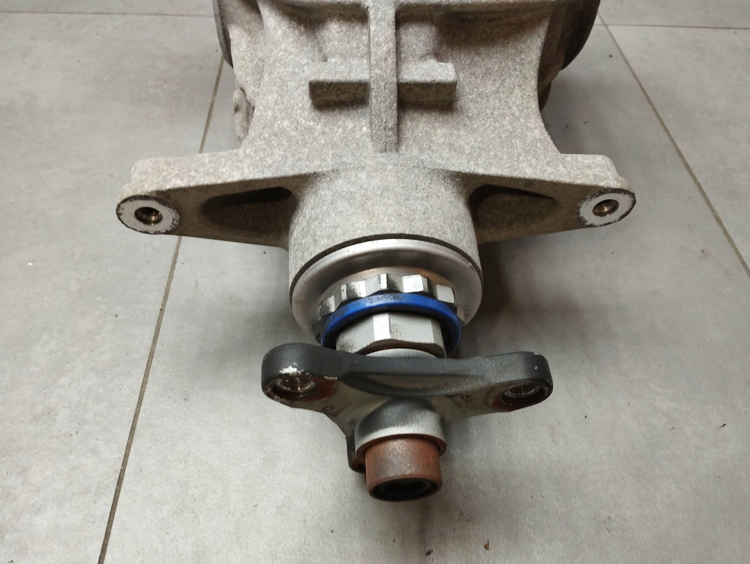 BMW 7 G11 750i diff differential rear part 8638075 2:81