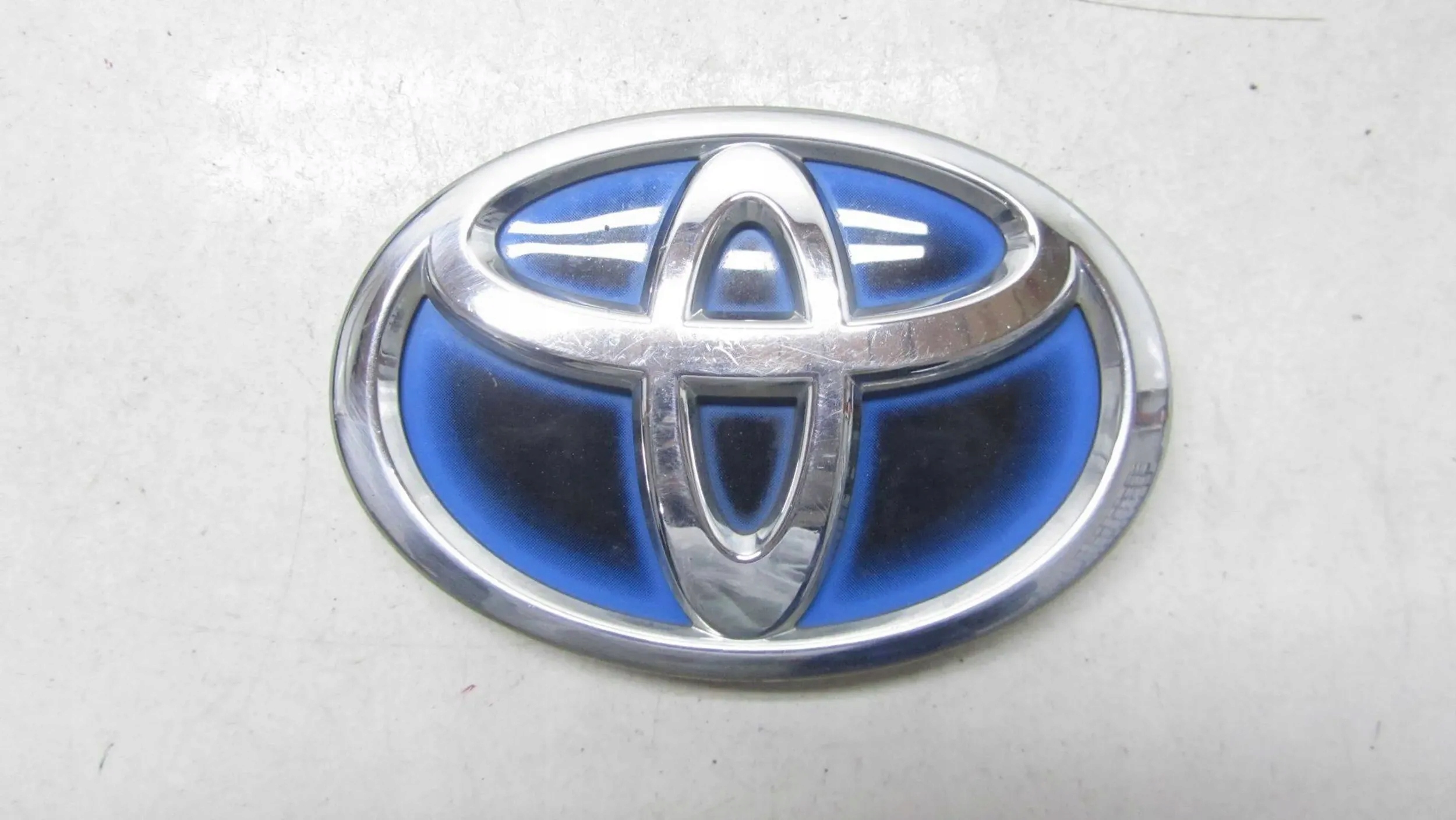 TOYOTA PRIUS III EMBLEMAT ZNACZEK LOGO 75311-47011
