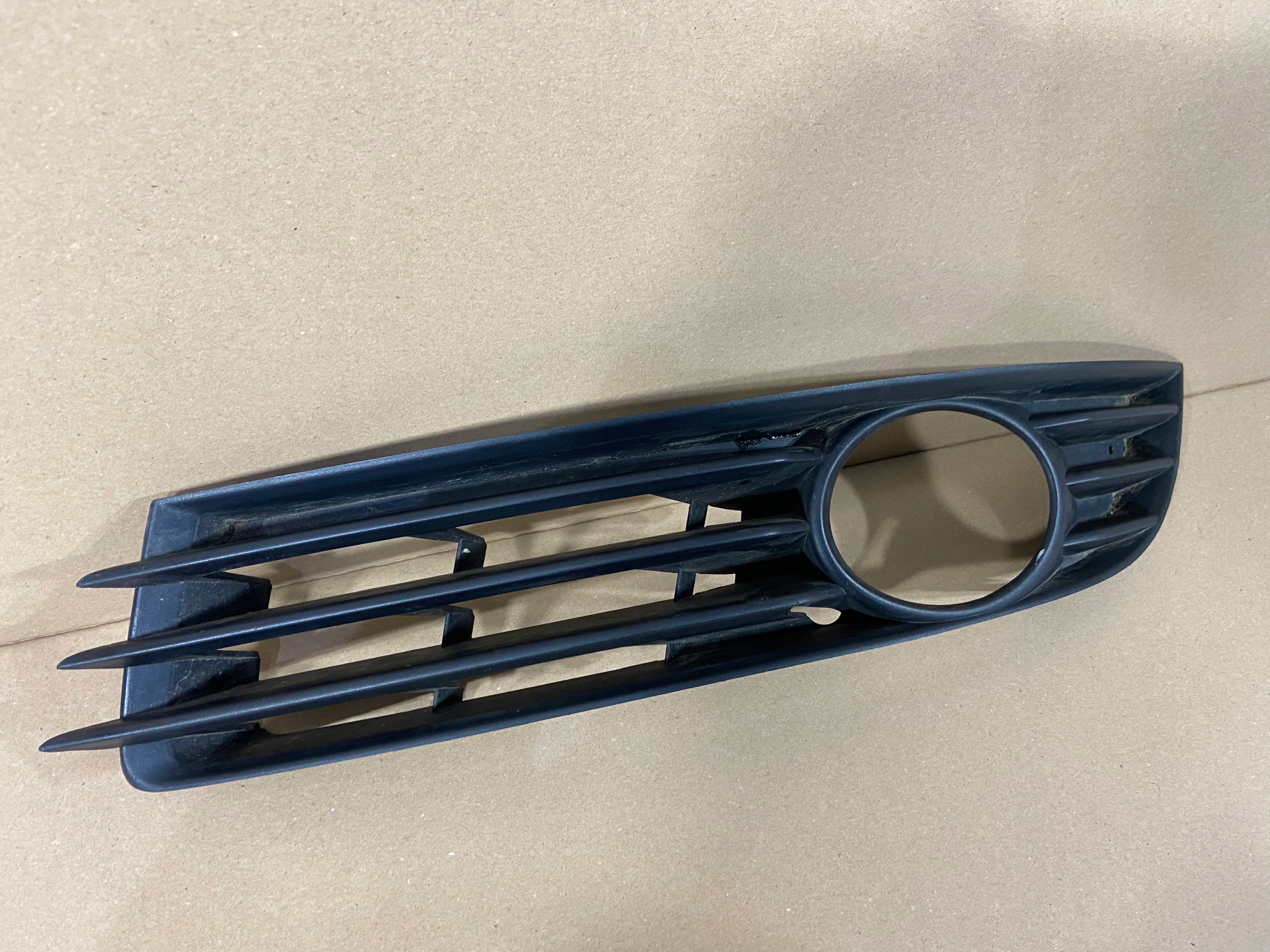 3C0853665H - Левая решетка бампера передняя VW PASSAT B6 R-LINE