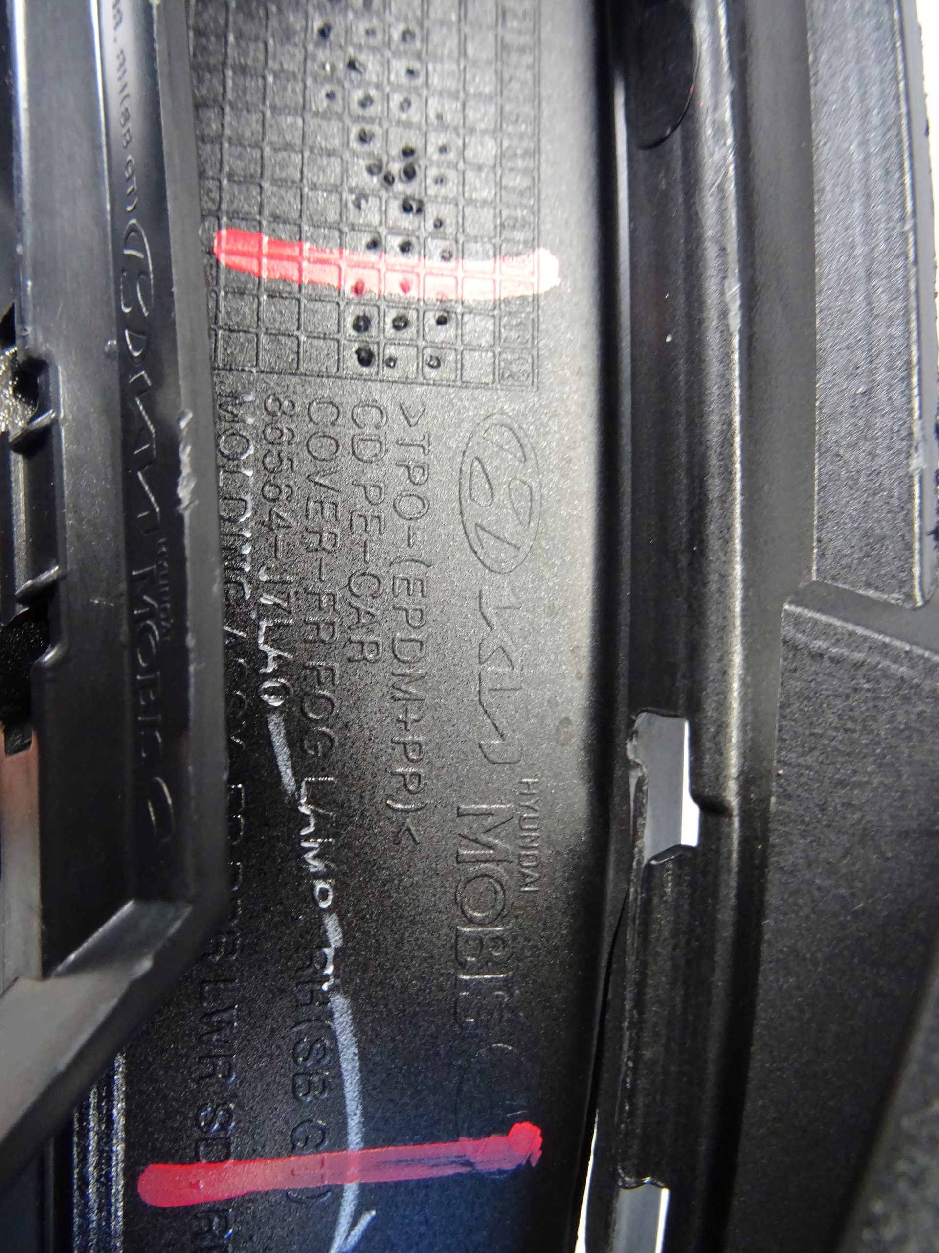 grid of a bumper front front right KIA CEED III GT LINE 86576-J7LA0
