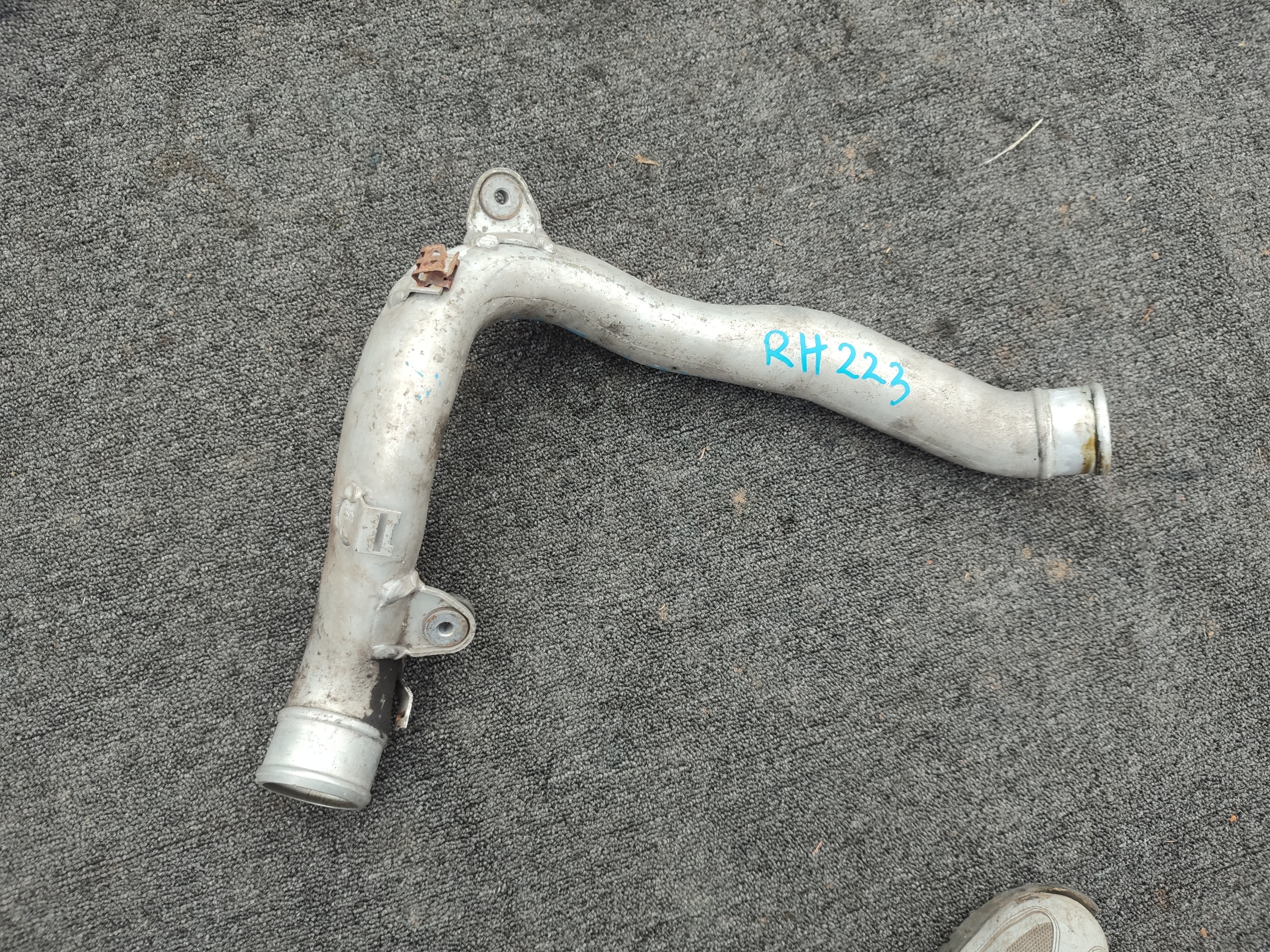 pipe of the intercooler Volkswagen Audi