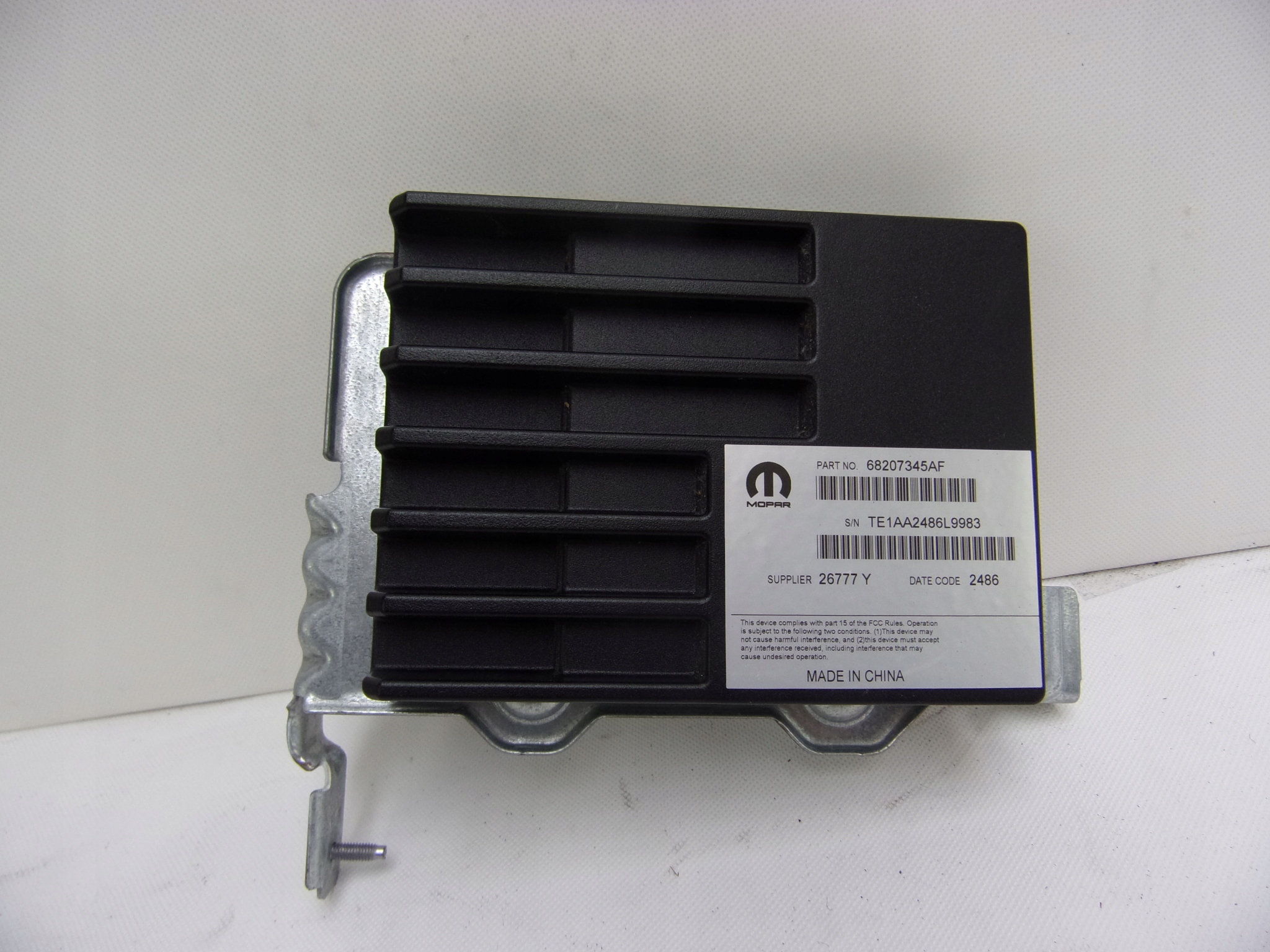 CHRYSLER PACIFICA 16-УСИЛИТЕЛЬ 68207345AF