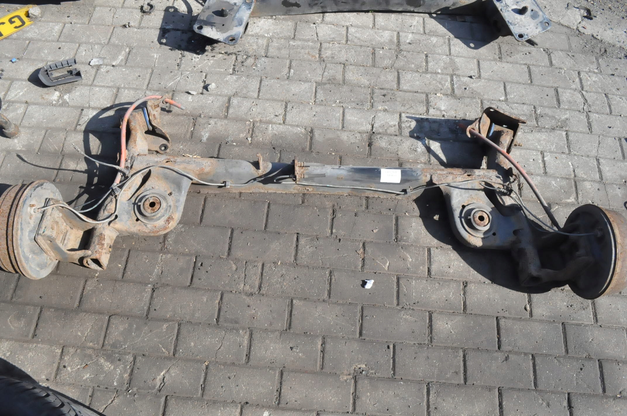 DACIA DUSTER ZAWIESZENIE BELKA TYŁ