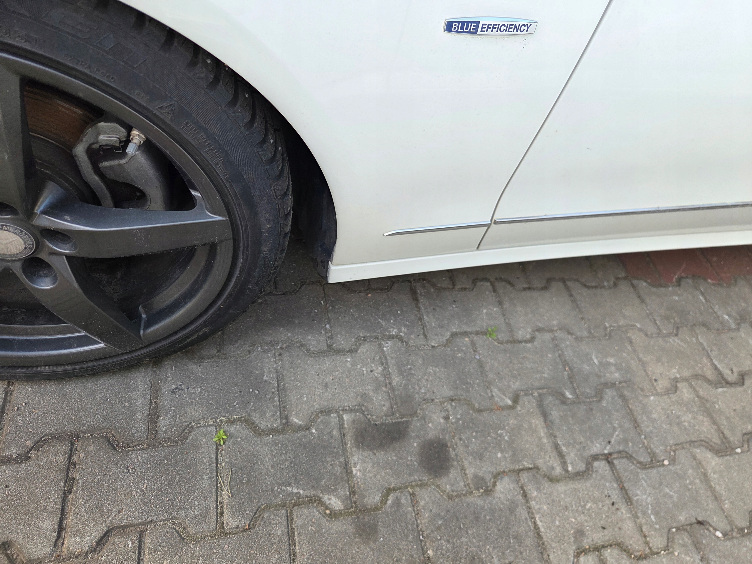 fender left front front left Mercedes W212 650