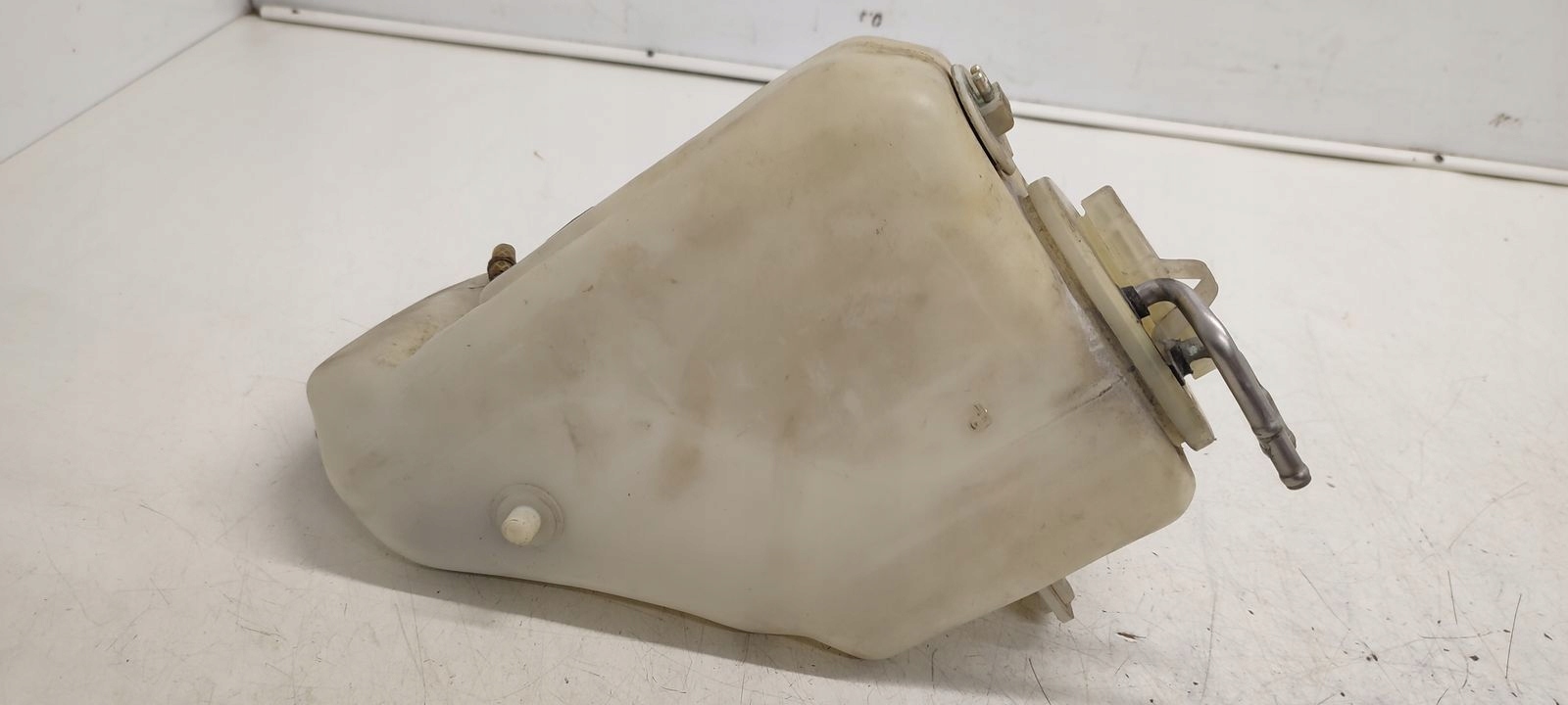Behälter Spritzdüse Behälter Mercedes W124 2,2b