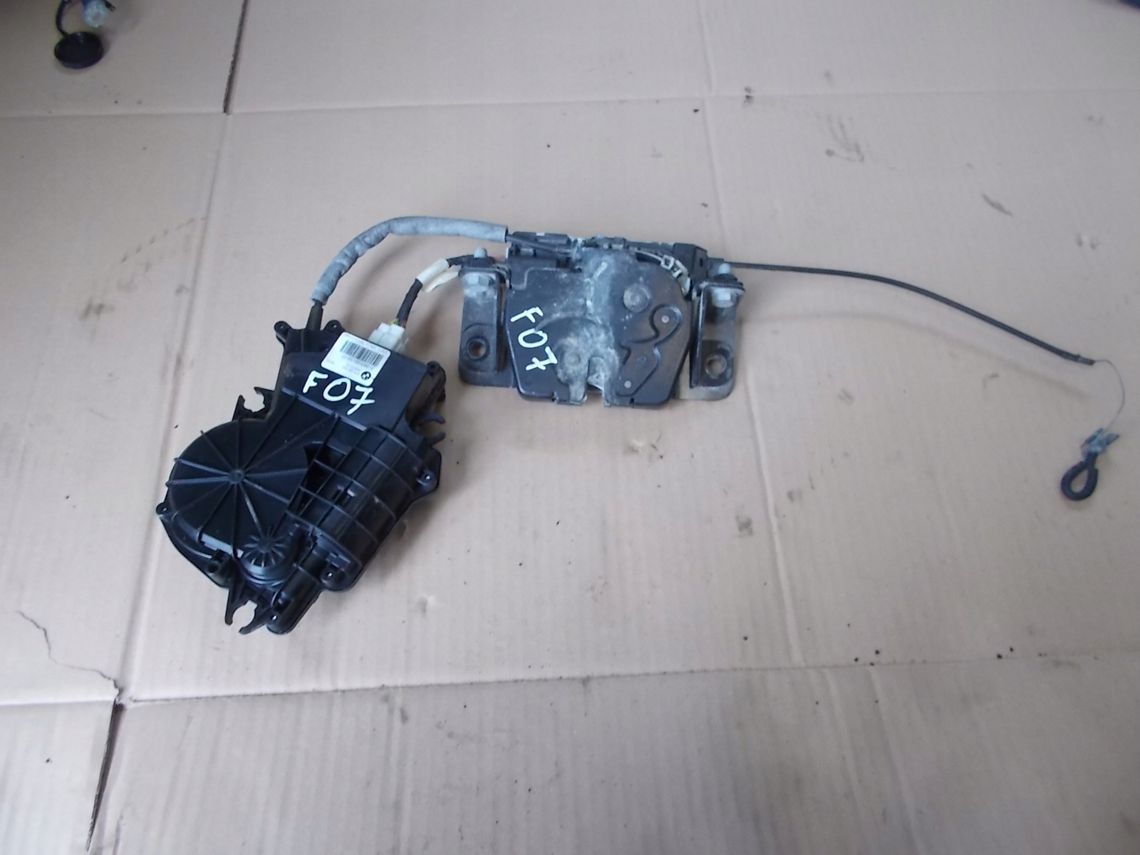 BMW 5 F07 GT замок дверей багажника 913125