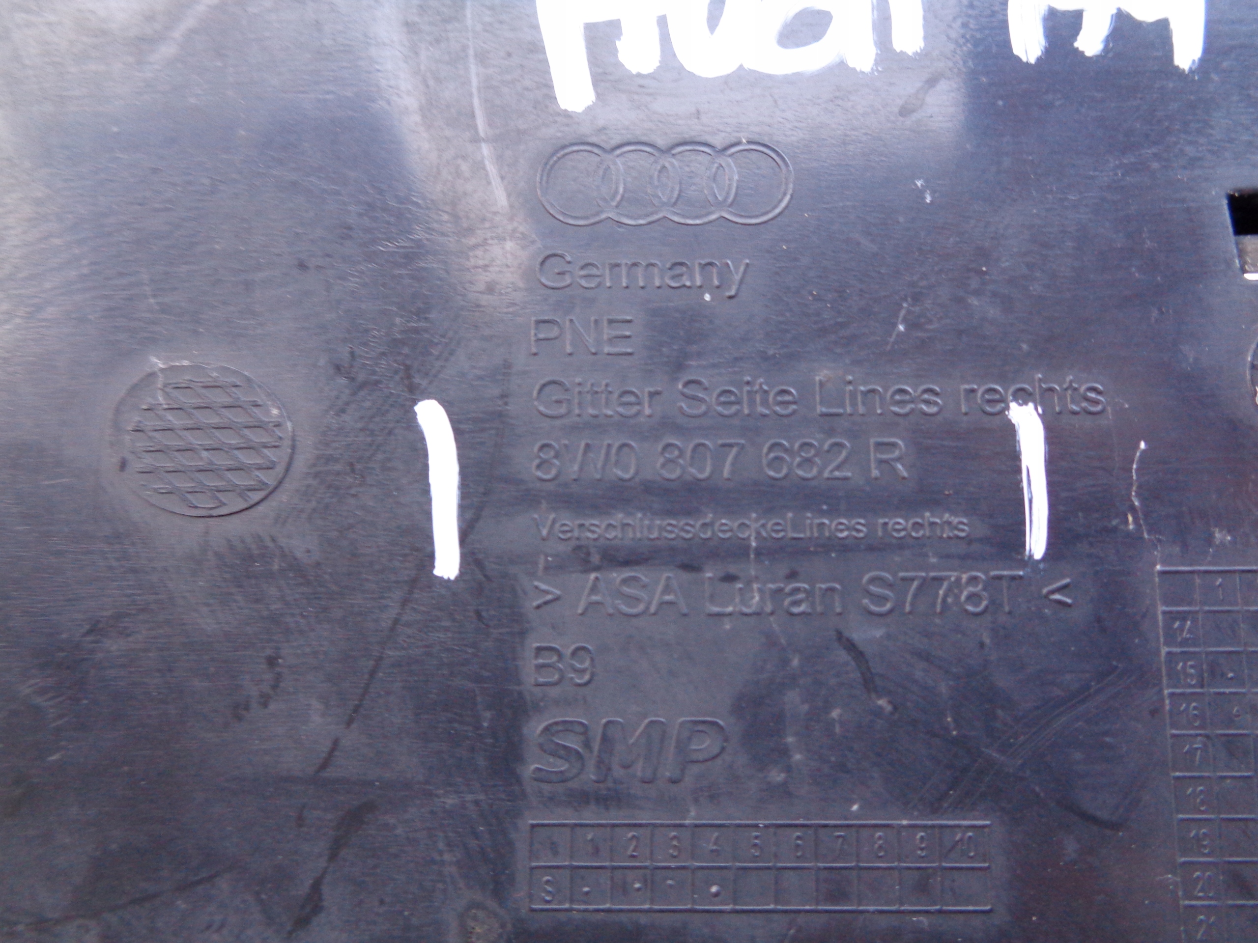 grid of a bumper right AUDI A4 B9 8W 8W0 15