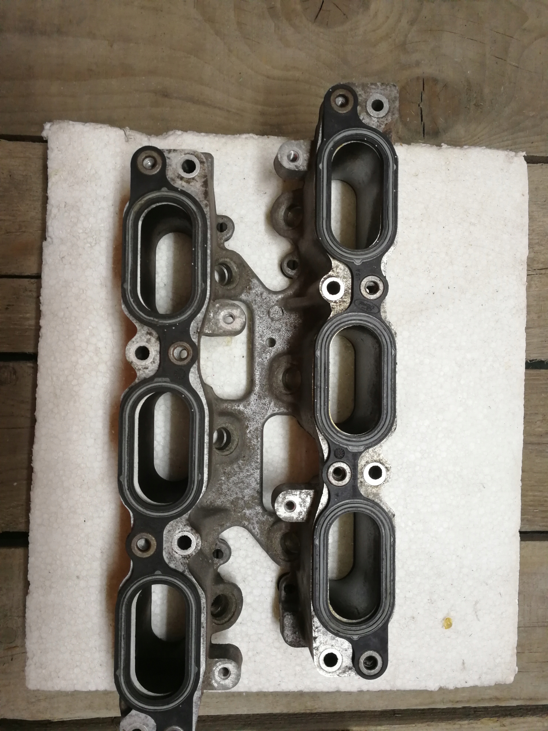 Ford Mondeo Mk3 ST220 kolektor ssący