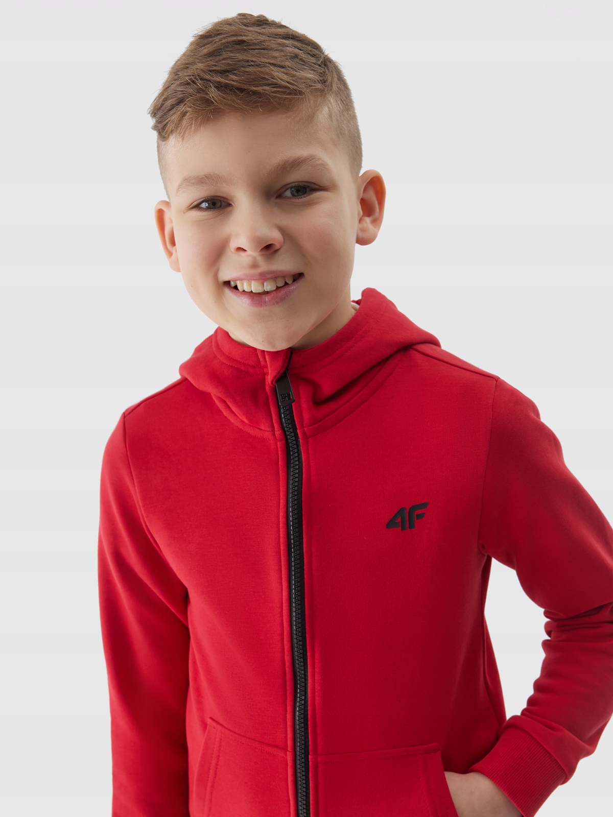 BLUZA 4F CHŁOPIĘCA DRESOWA ROZPINANA Z KAPTUREM - CZERWONA r. 158 Kod producenta 4FJWSS24TSWSM0926