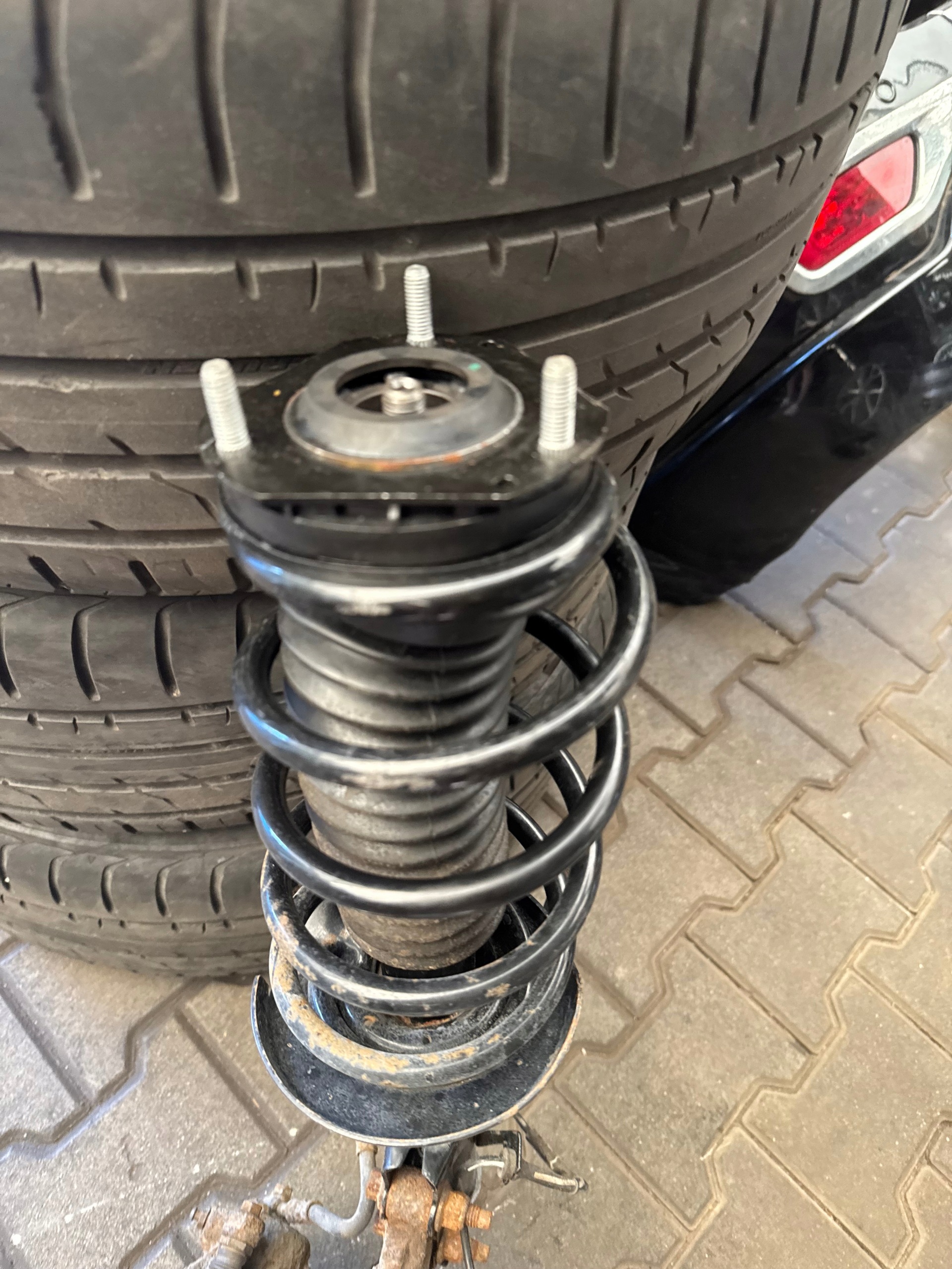 swing MCPERSON left front FIESTA MK7 complete 1.25 petrol