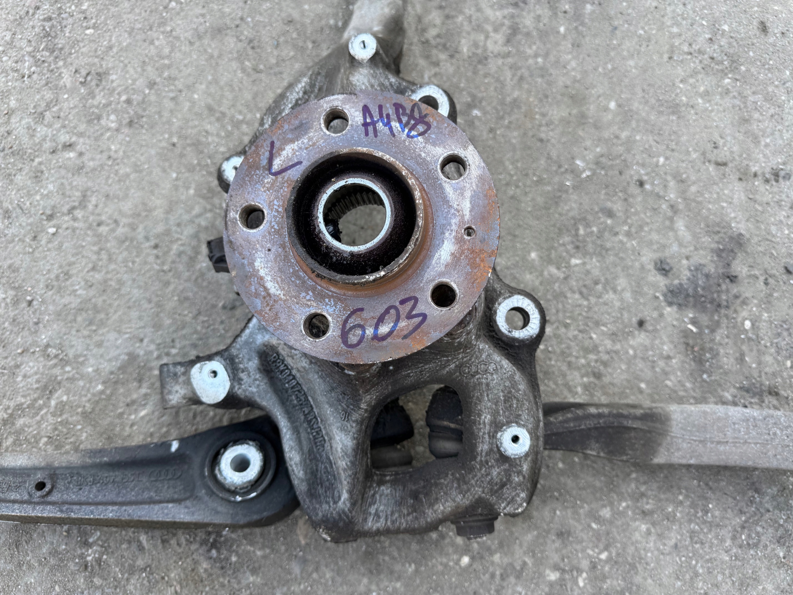 AUDI swing left front left front of the arm 8K0407257ABS