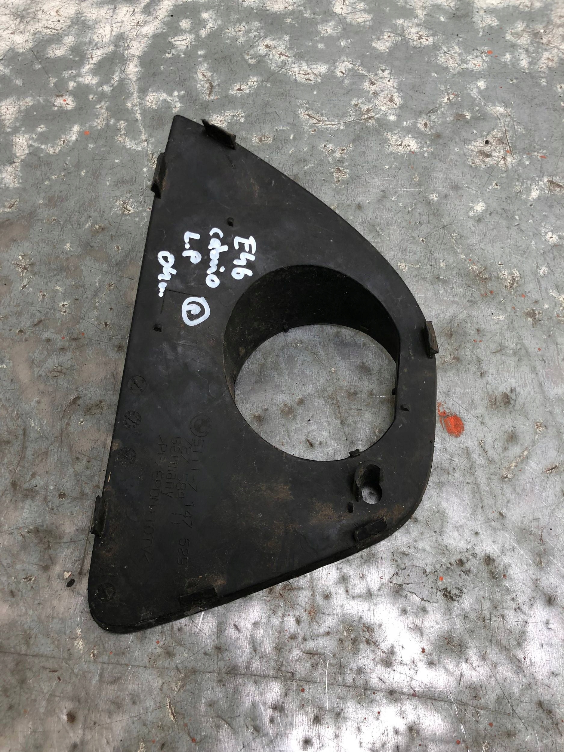 mřížka mlhovky levý předek BMW E46 CABRIO 7147529