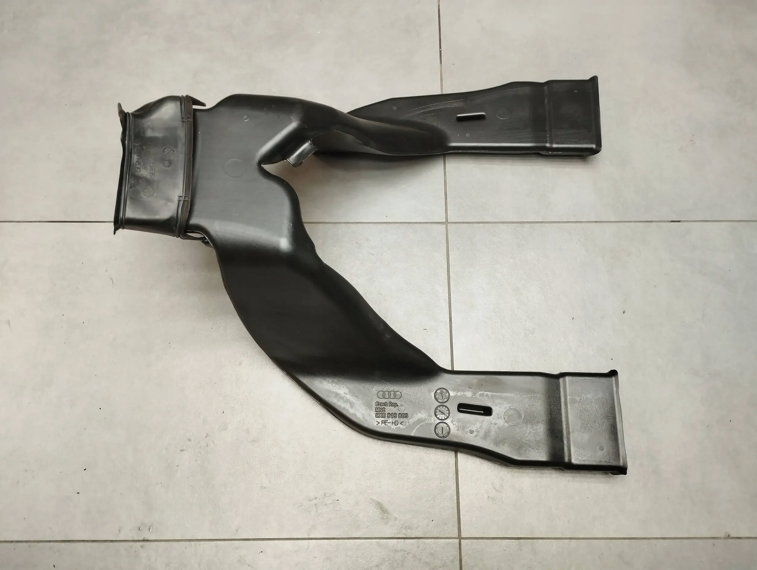 Audi A1 8X drain air 8X0819803