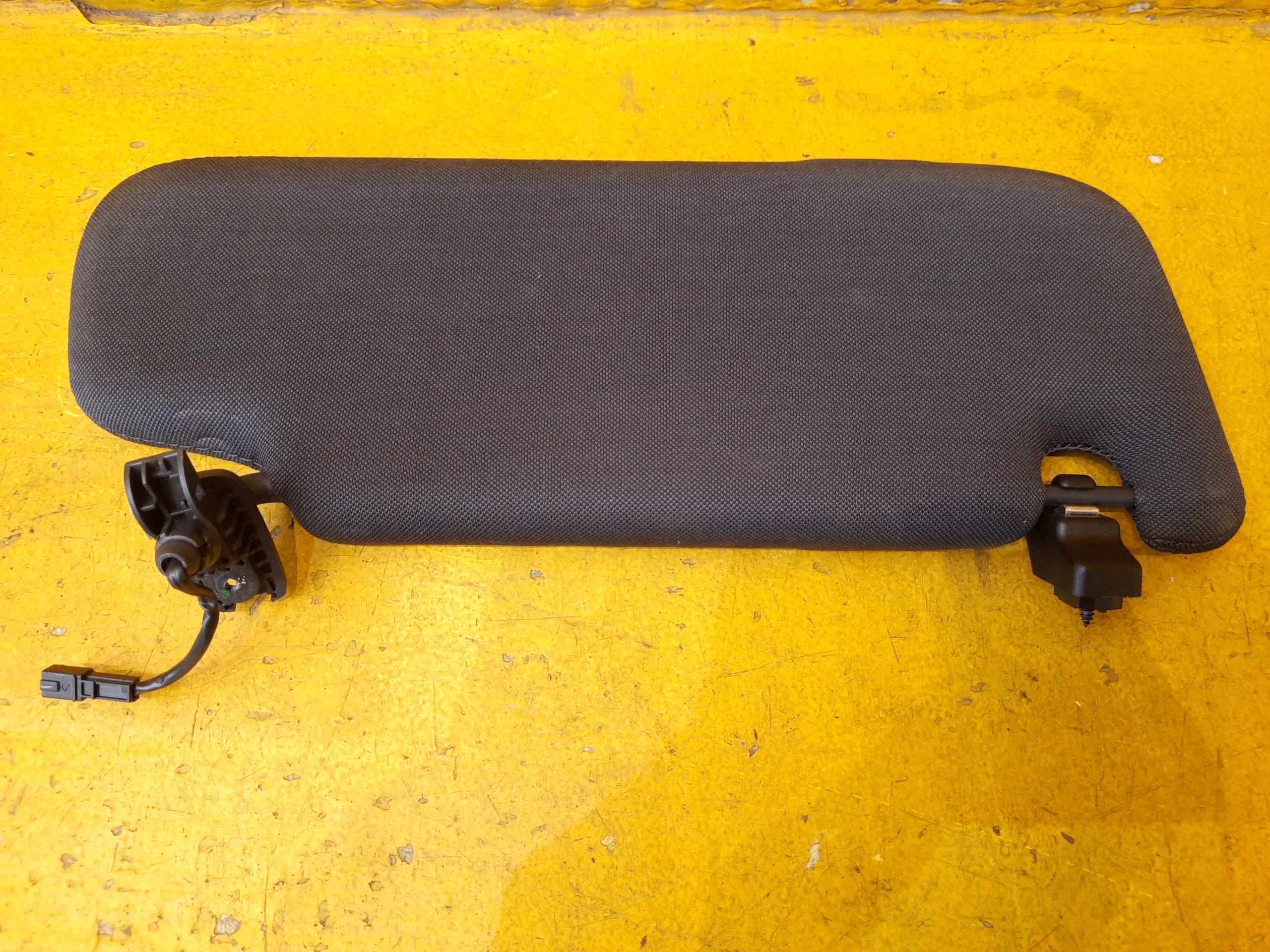 MASERATI LEVANTE ПОДСОЛНЕЧНИК ЛЕВЫЙ