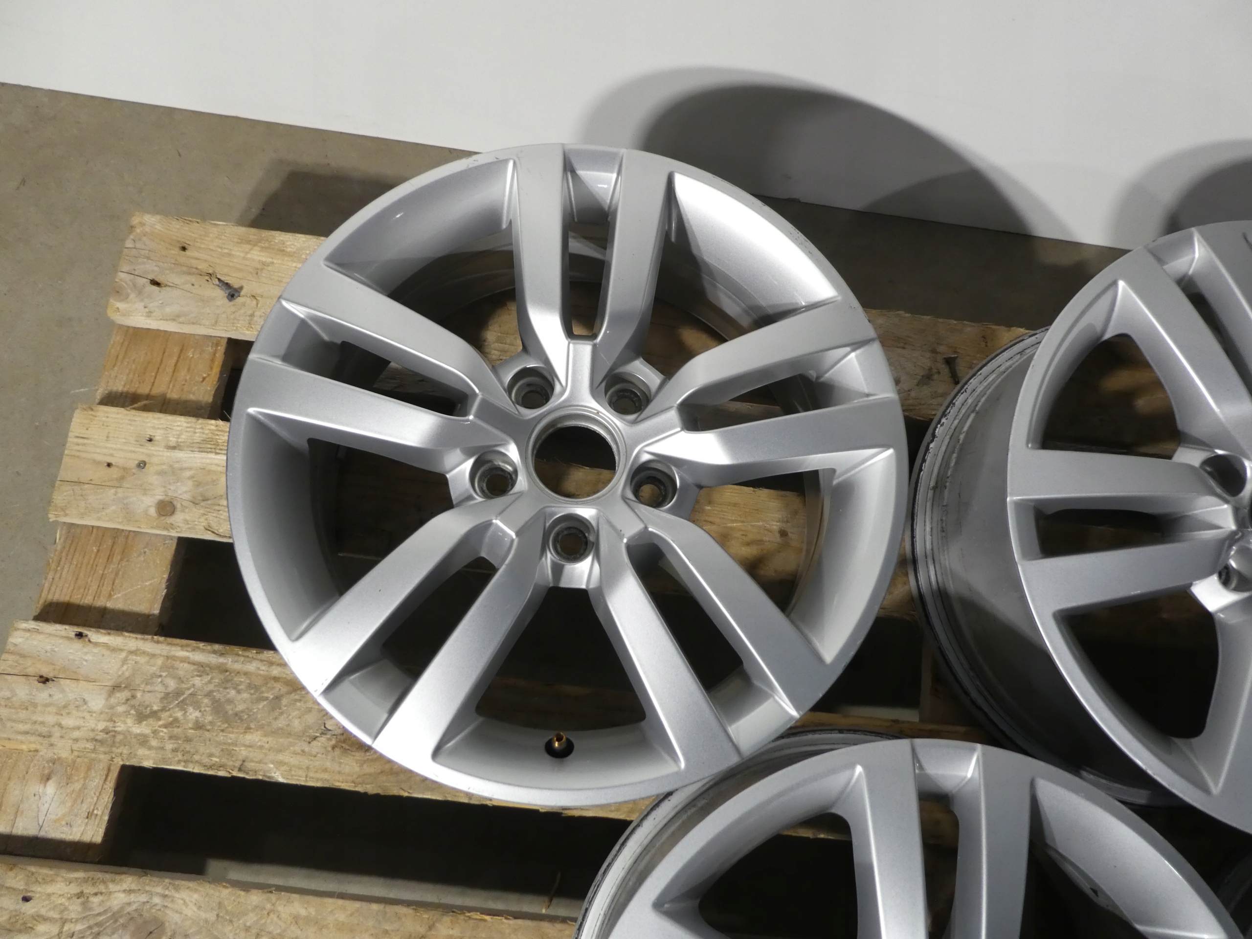 4X discs aluminium disc 5N0601025R VW 5X112