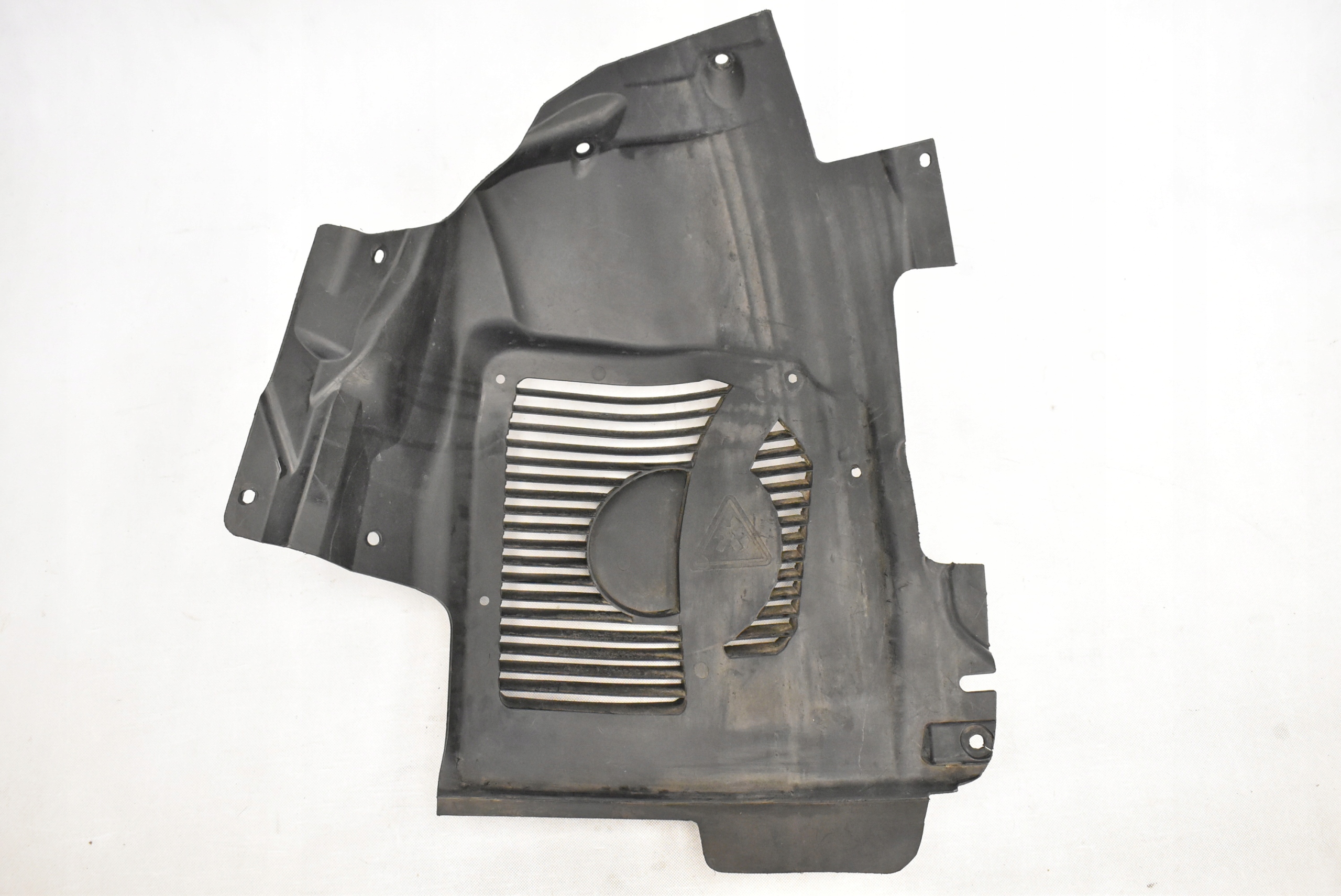 подкрылки правый передний tesla MODEL S 1016286-00-D