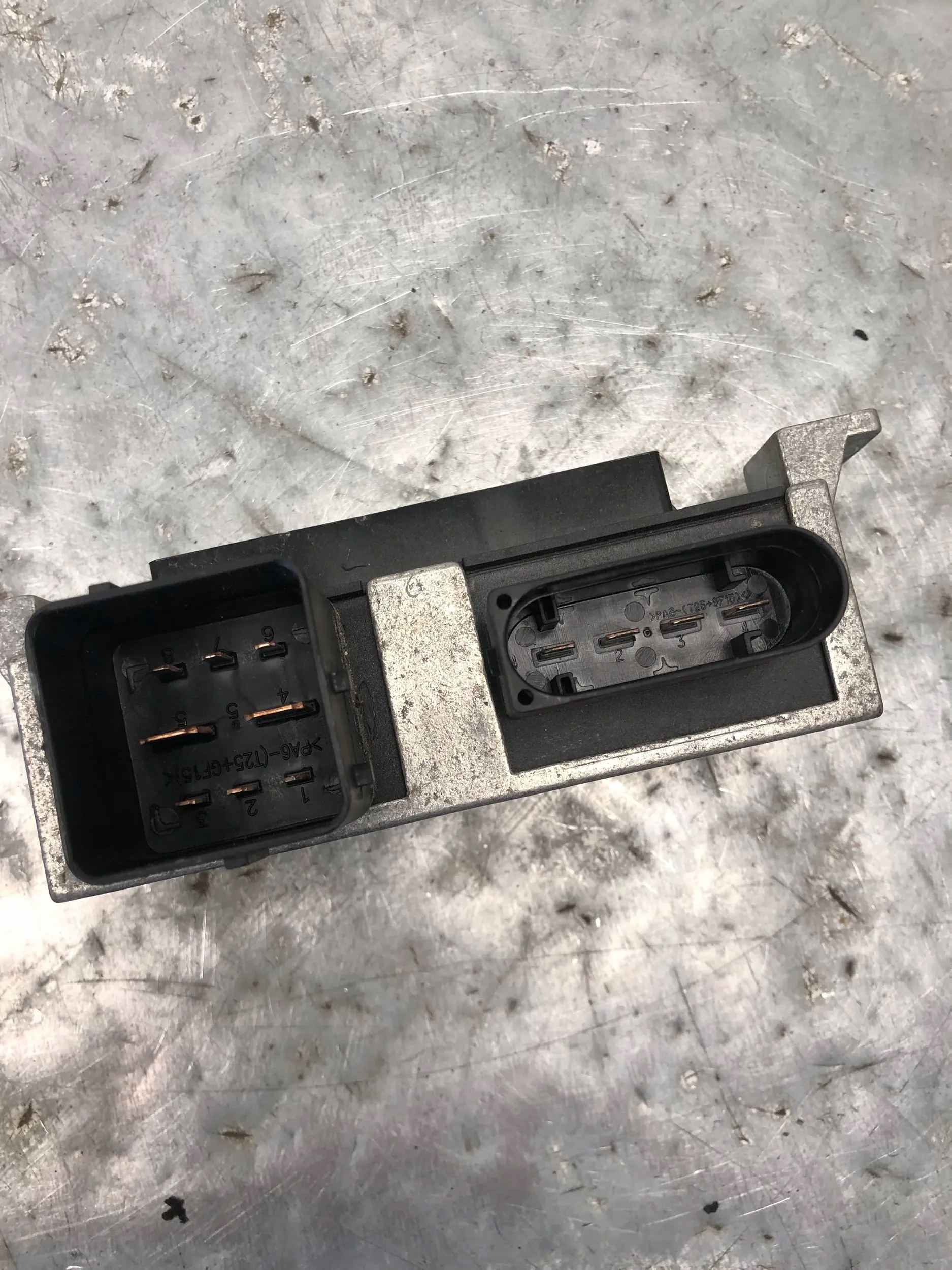 relay plugs DACIA DOKKER 271202380R