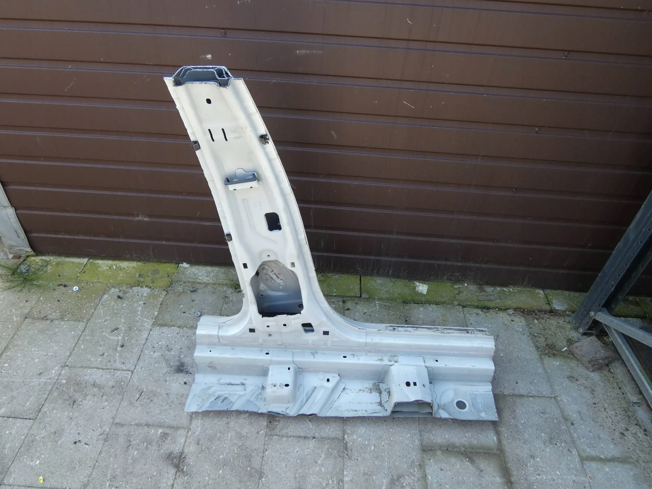 MERCEDES GLA W156 pillar central left threshold