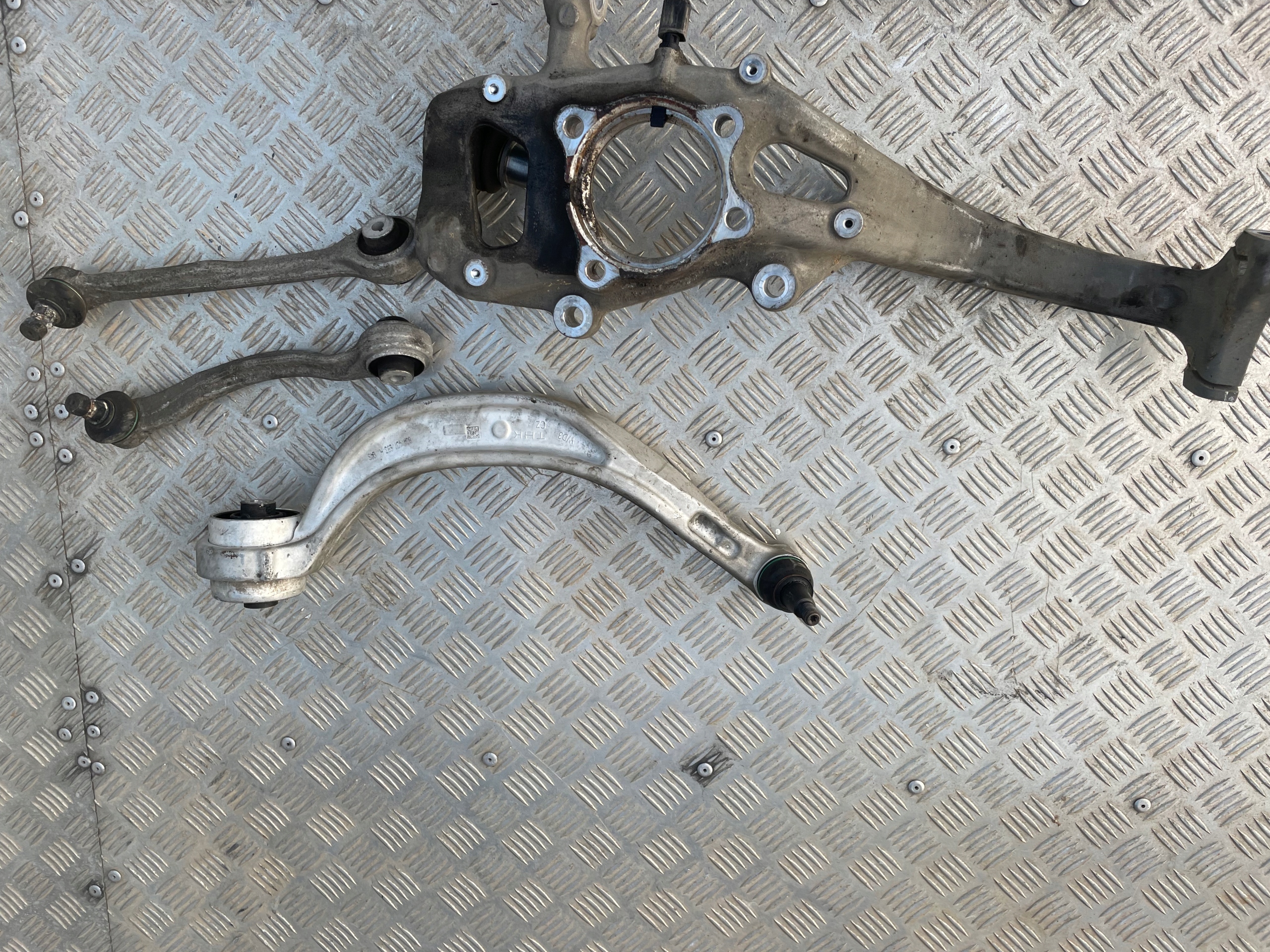 AUDI A6 C8 ЦАПФА LEWAk0407559d