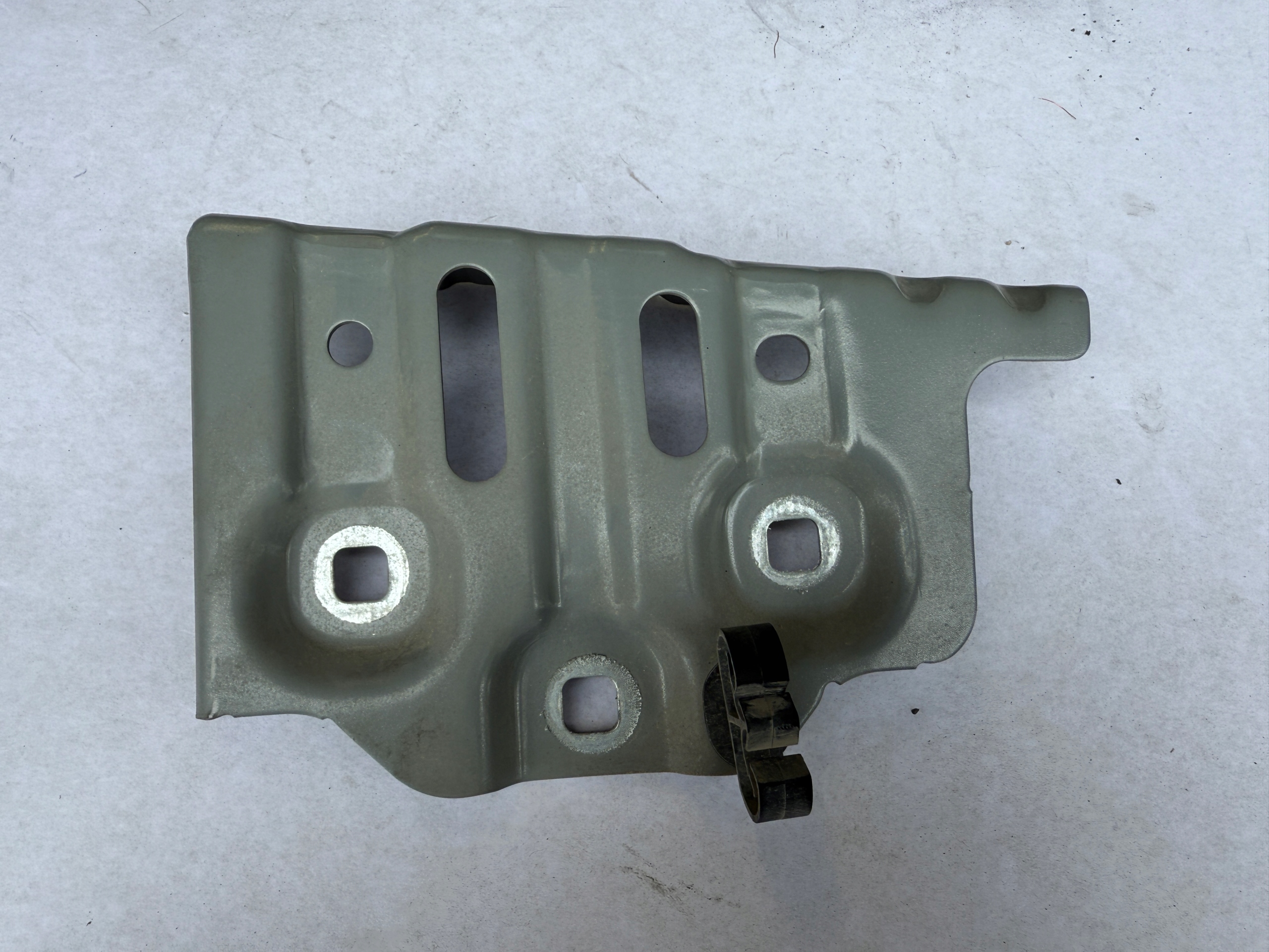 RENAULT AUSTRAL E-TECH Support plaque Console Aile Droite Avant 631220027R
