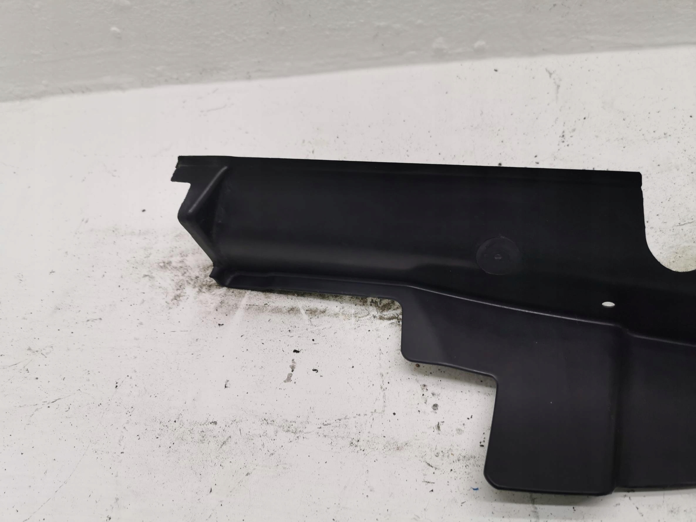 cover radiator left CHRYSLER 300C 04806237AE