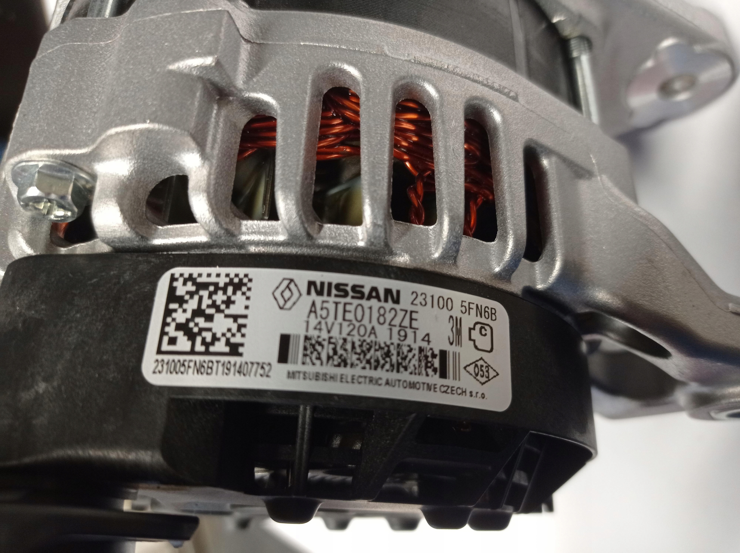 ALTERNATOR DUSTER 1.6 SCe NOWY ORYGINAŁ 231005FN6B Numer katalogowy części 231005FN6B 231005FN6A