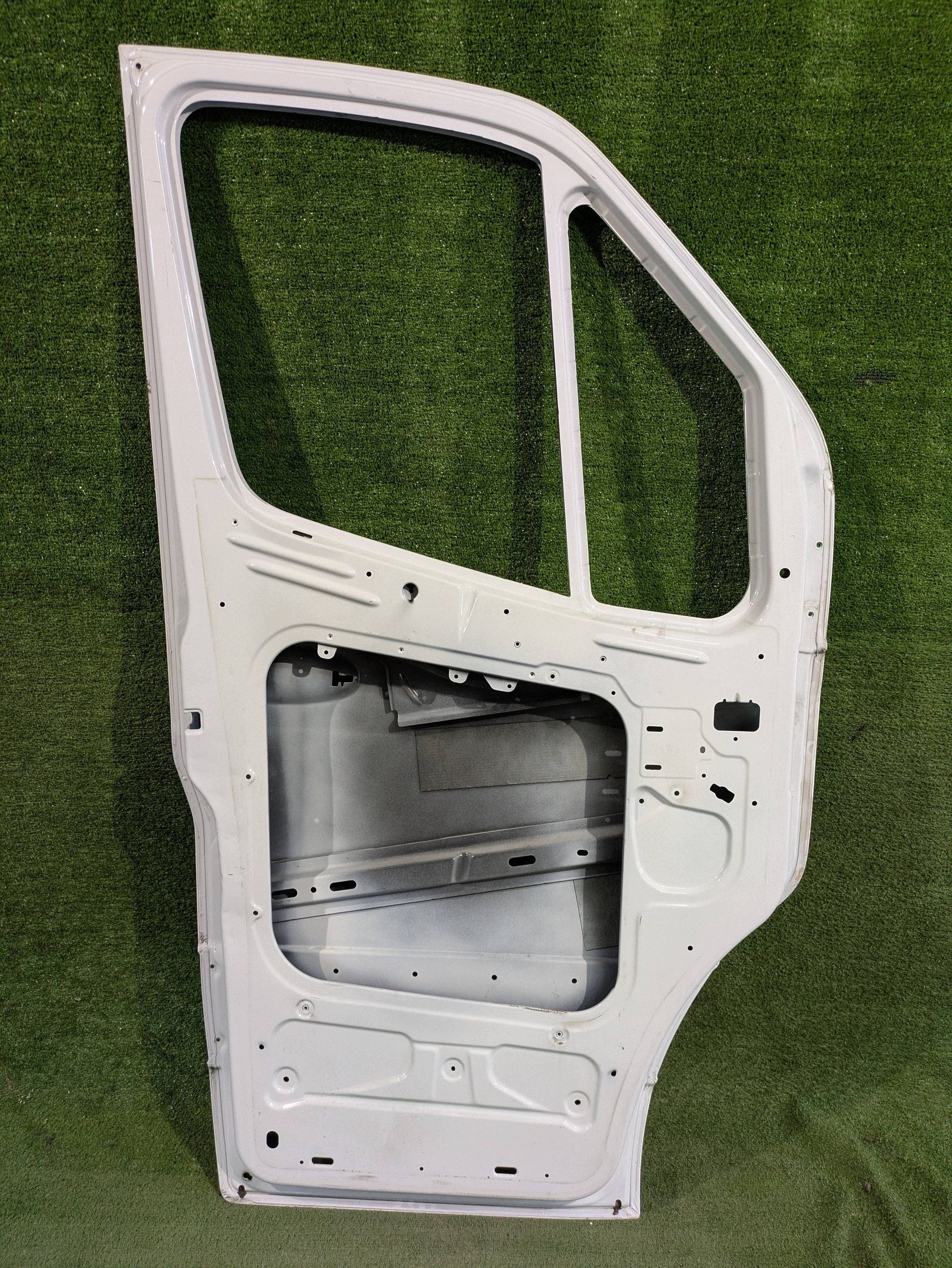 door front left left front MERCEDES SPRINTER W910 W907 NR.D4869