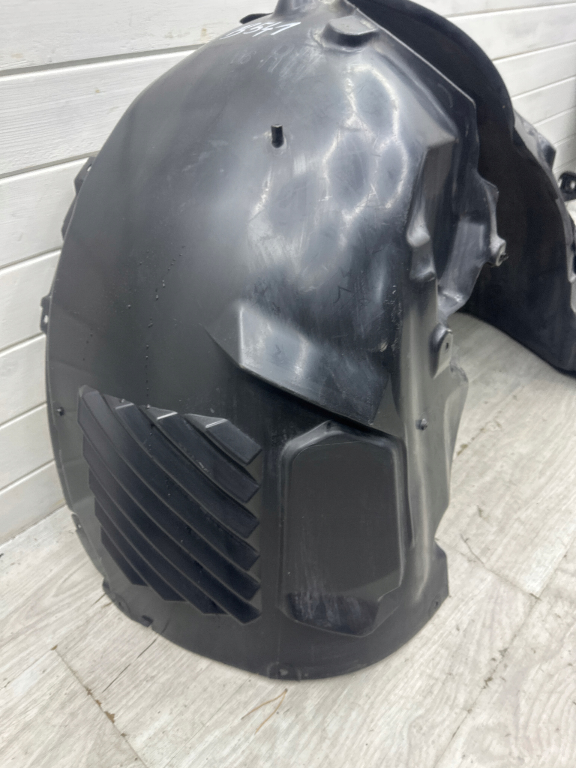mudguard right front cover BMW 2 U06 8498438