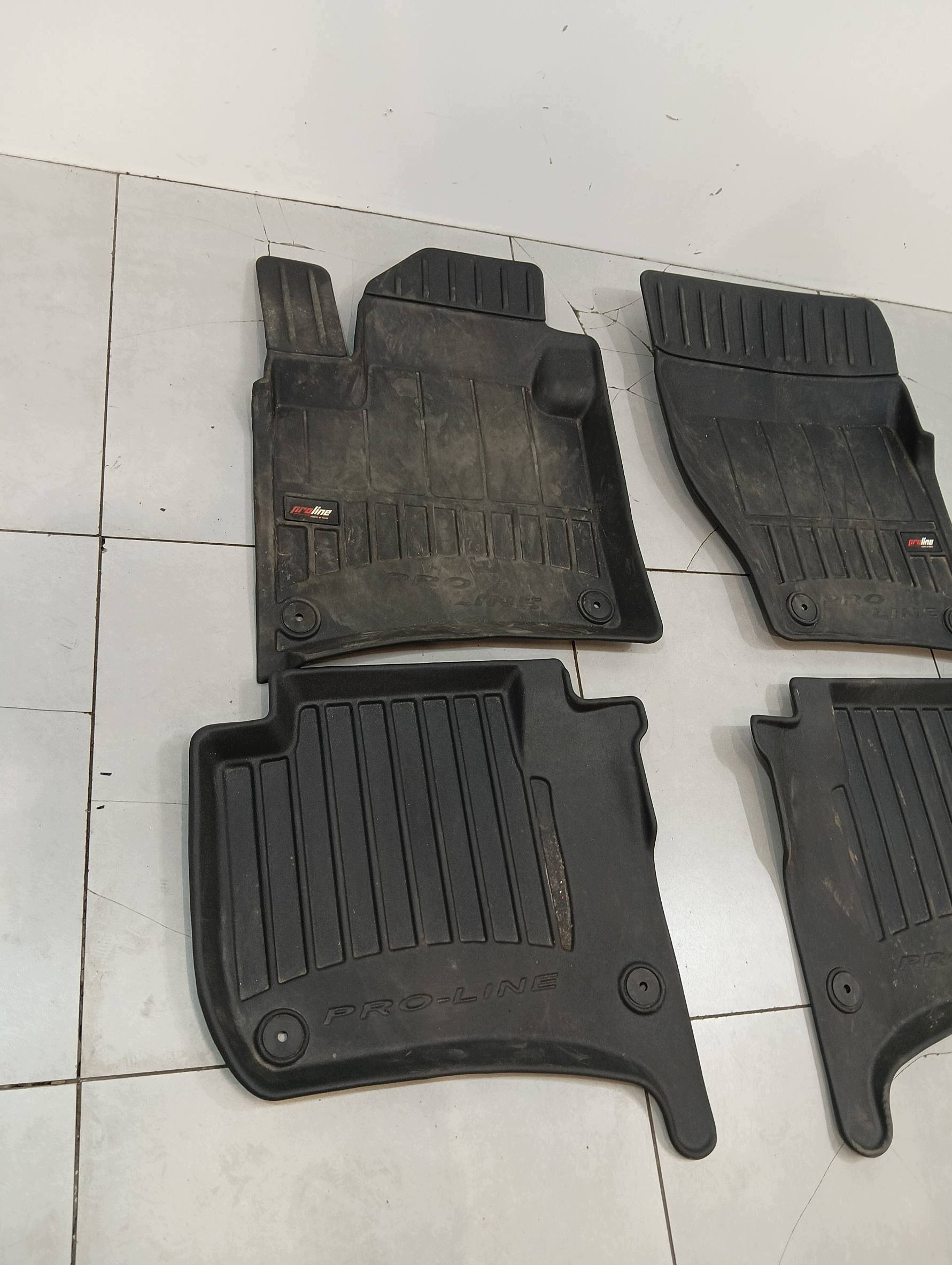 tapis en caoutchouc KOMPLET 7P Porsche Cayenne II (2010-2017)