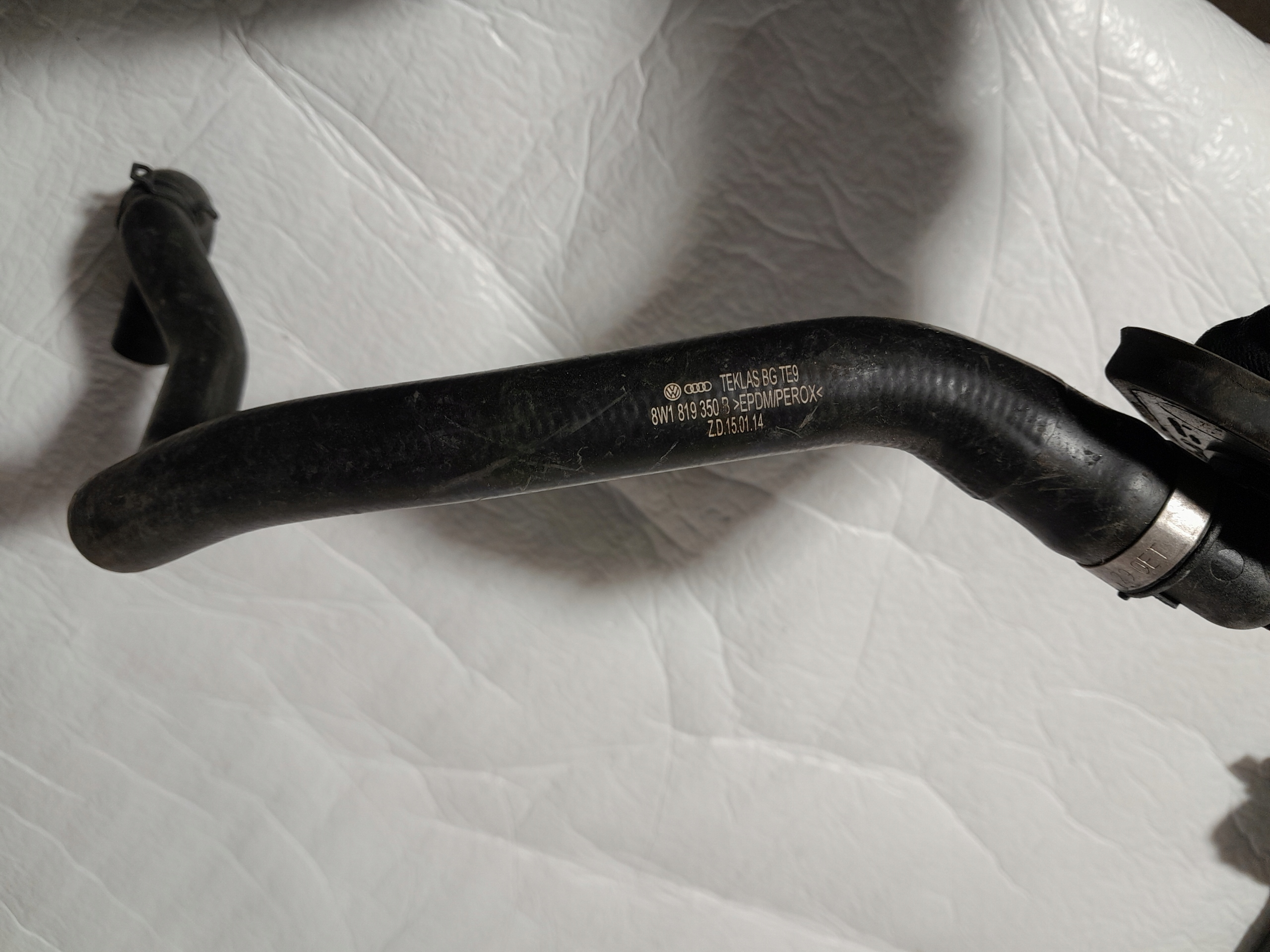 AUDI A4 B9 LIFT prijenos cijev vode 8W1819350B