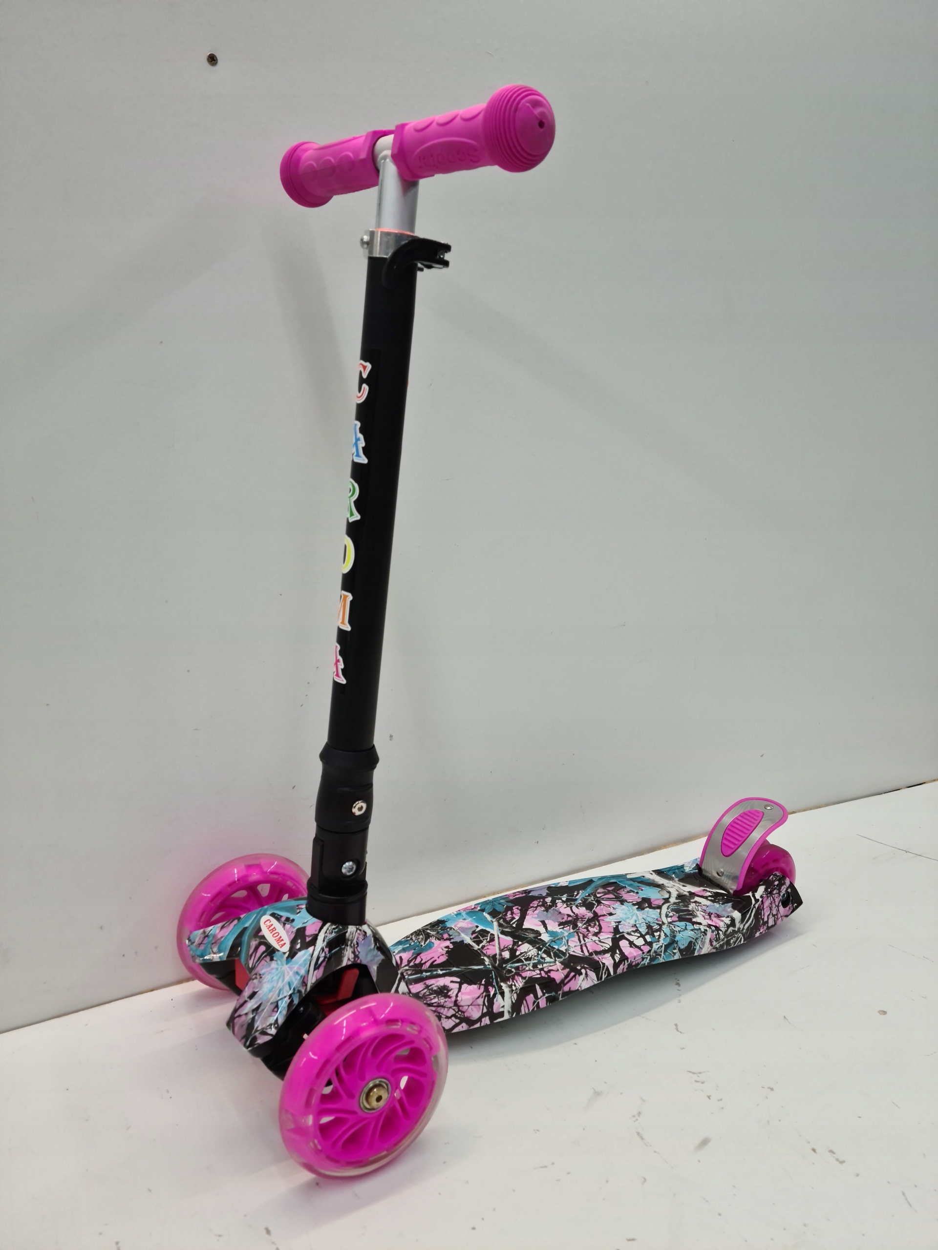 HULAJNOGA DZIECIĘCA TRÓJKOŁOWA CAROMA LED Hamulec tak