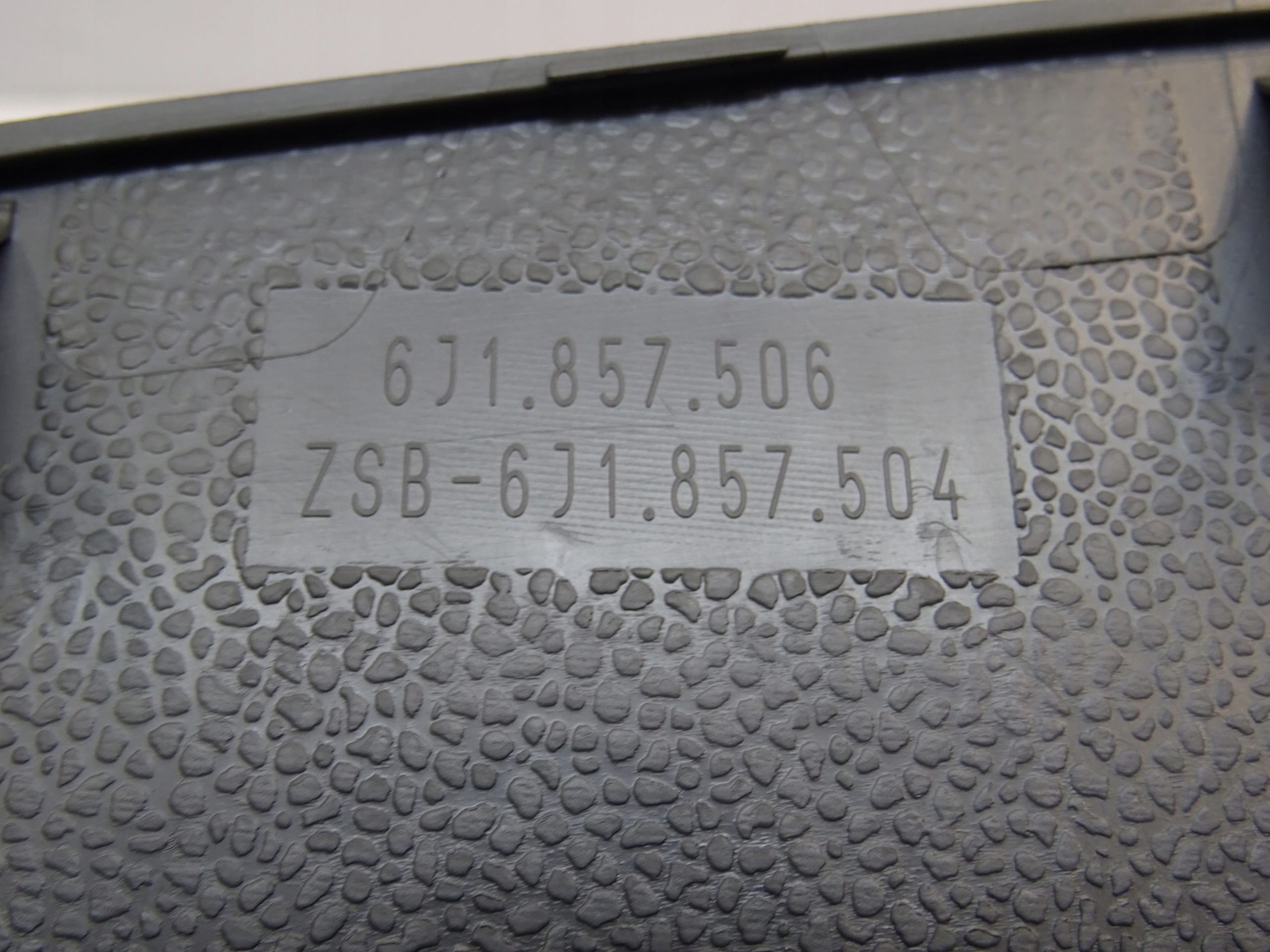 OSLONA PLASTIK DESKI DOLNA LEWA SEAT IBIZA IV 2008- Producent części SEAT OE