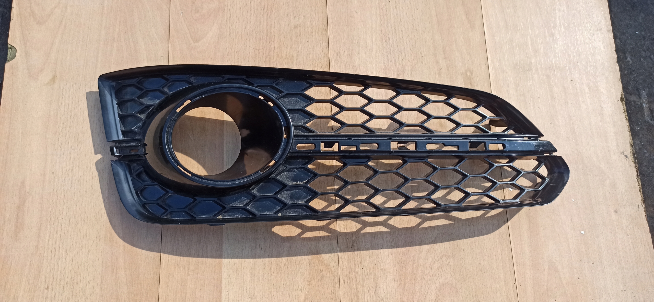 AUDI A8 D4 S8 LIFT решітка бампера права 4h0807680