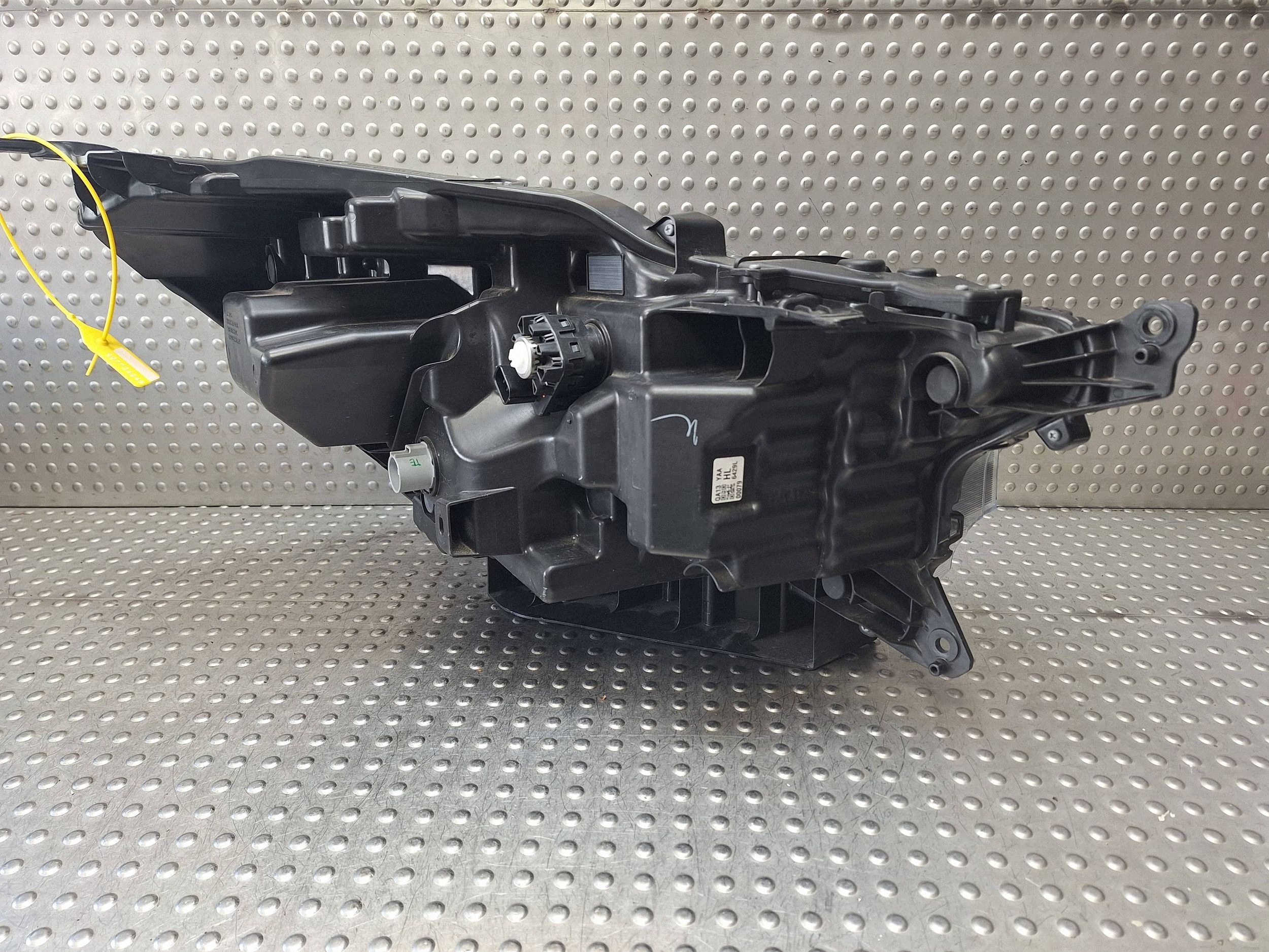 light left front SUZUKI S-CROSS II 21- FULL LED W6429