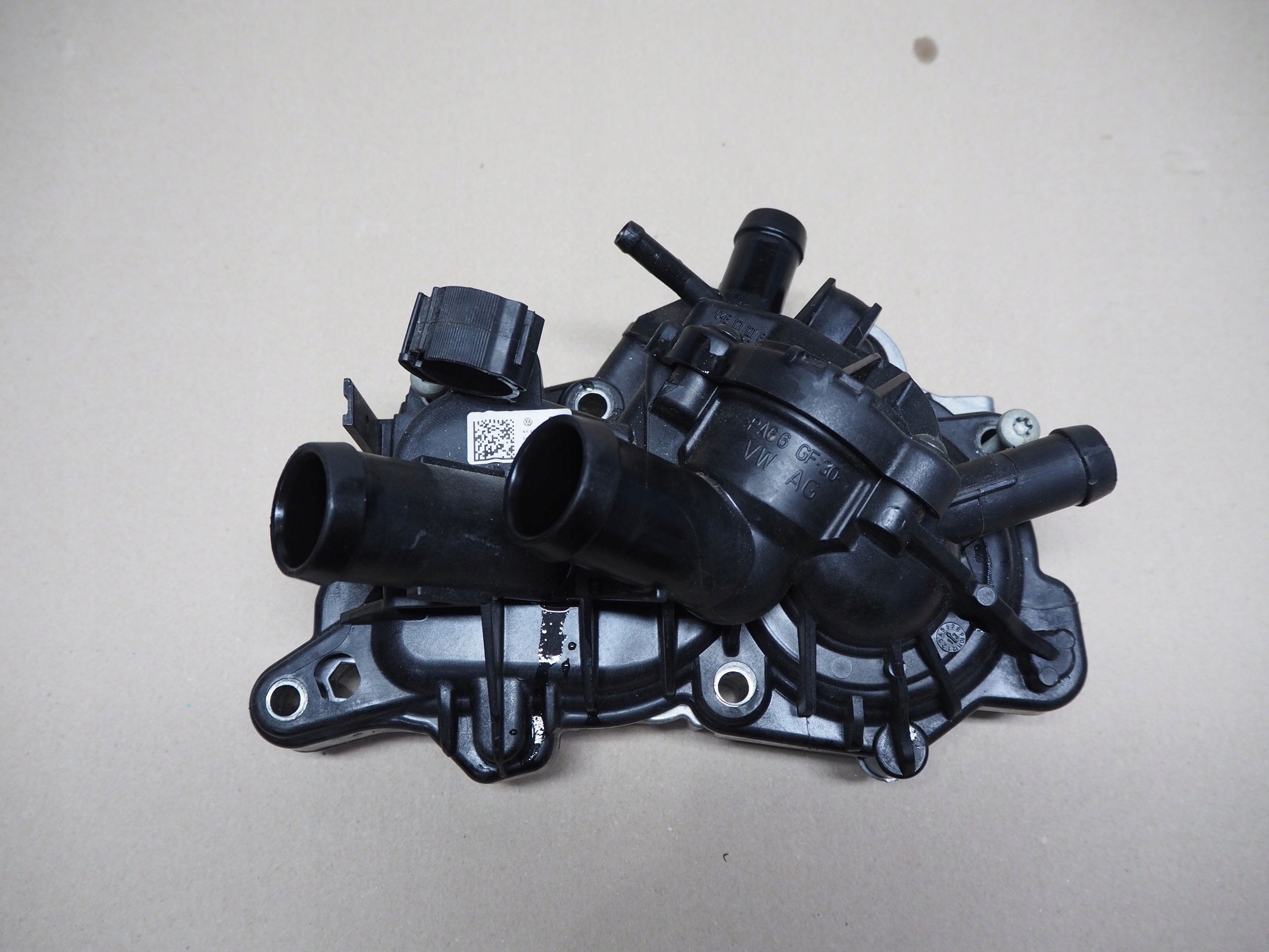 VW UP Wasserpumpe 04E121042F