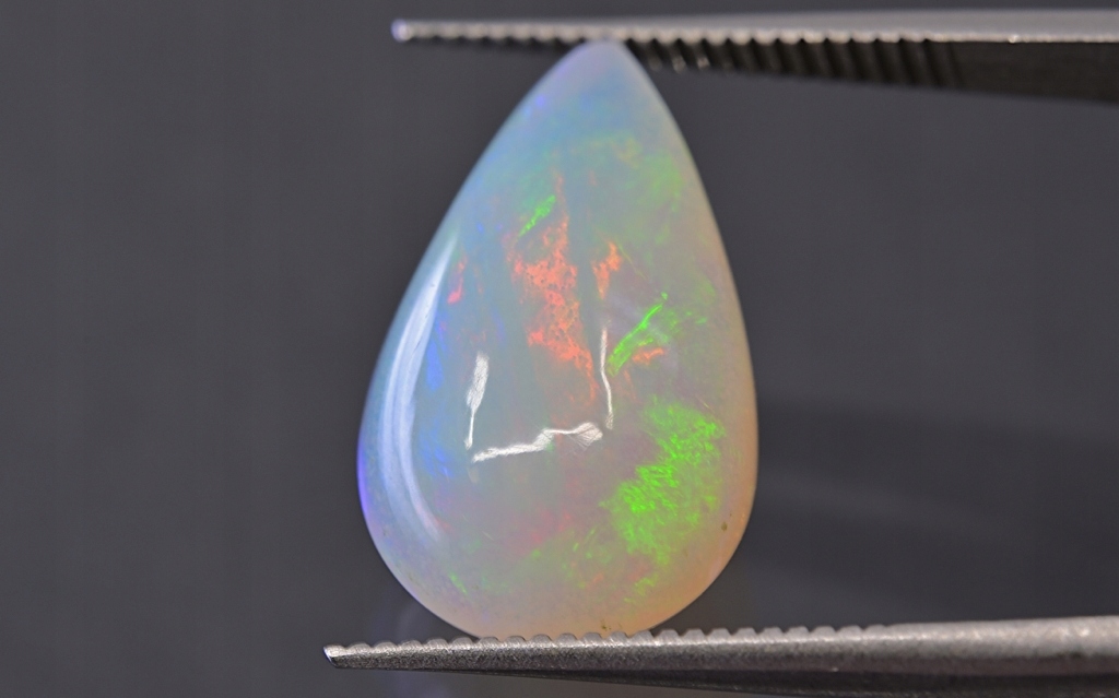 Opál z Etiopie kabošon slza 17x10 mm