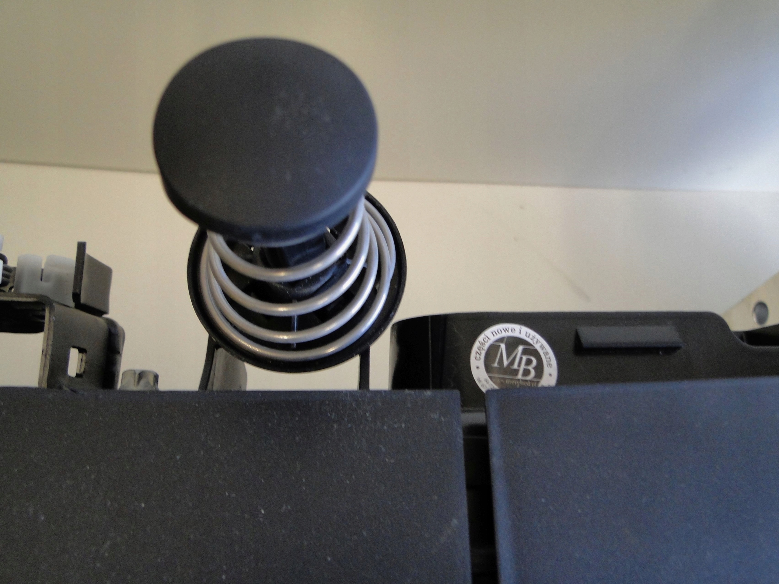 MERCEDES GLA H247 247 ODBÓJ SPRĘŻYSTY MASKI Producent części Mercedes-Benz OE