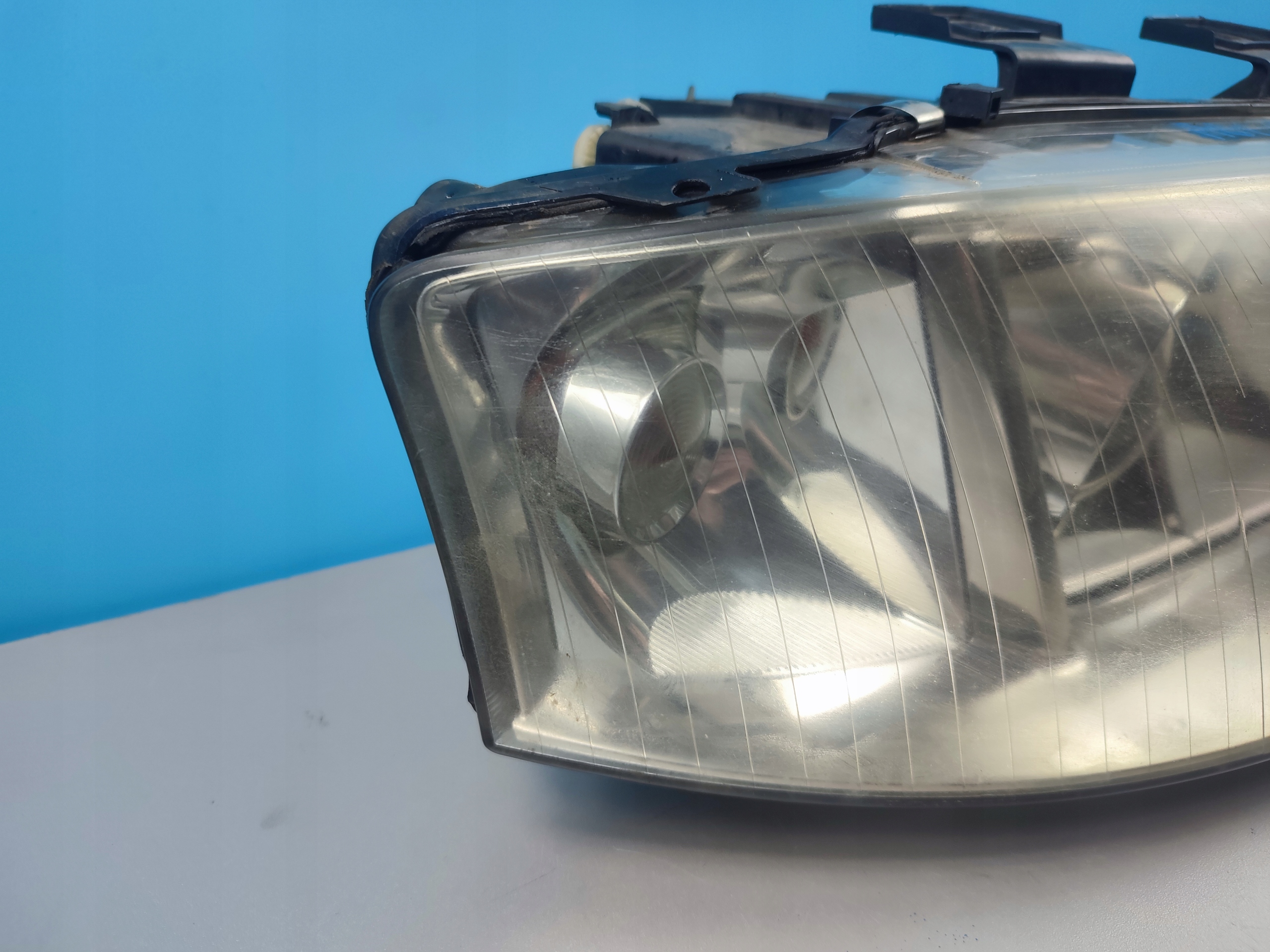 light right front Audi A6 C5 xenon