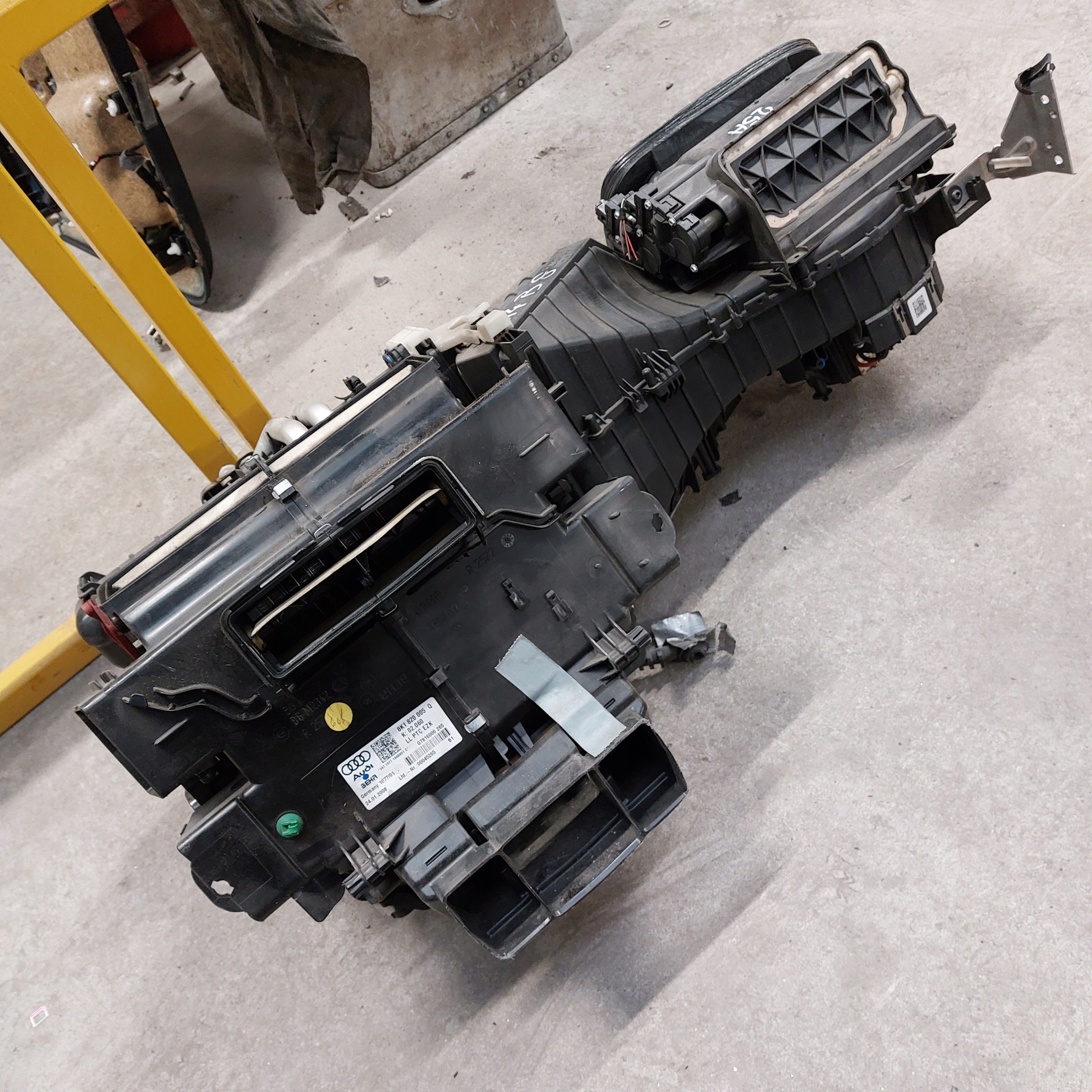 Audi A4 B8 радиатор отопителя отопитель салона 8K1820005Q