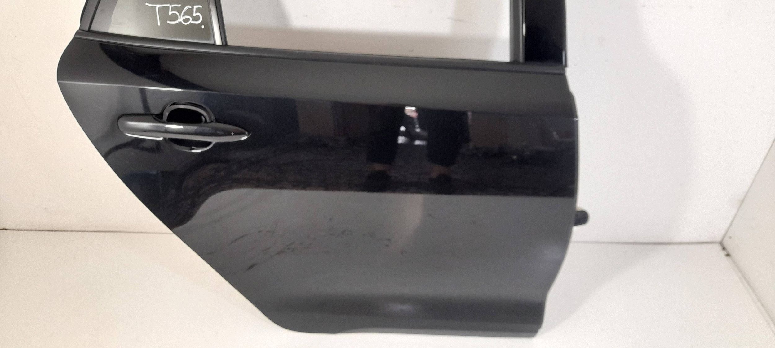 Toyota Corolla E21 Kombi door rear. right 209 (T565)